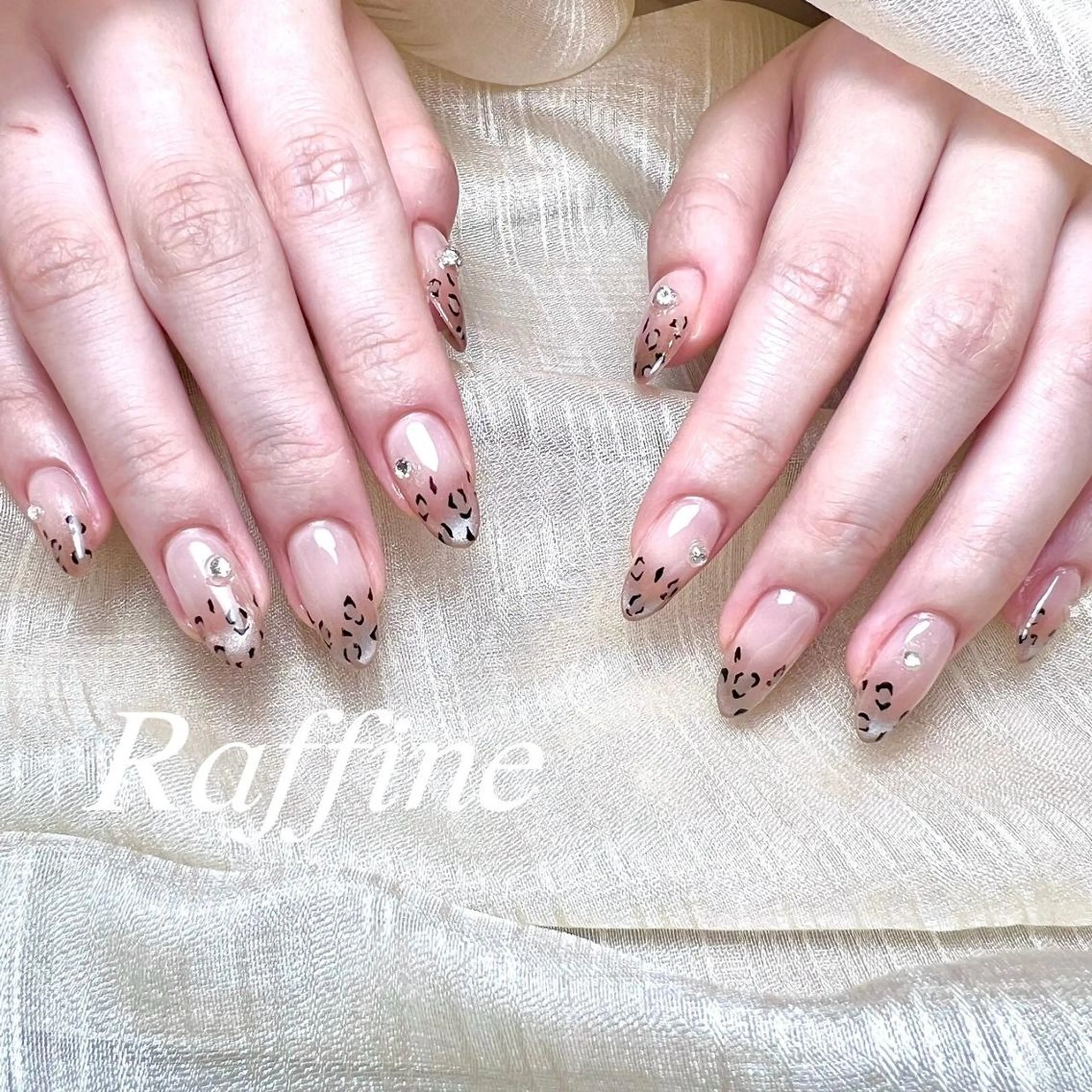 ネイル RAFFINE haru🦋🩵のネイルデザイン