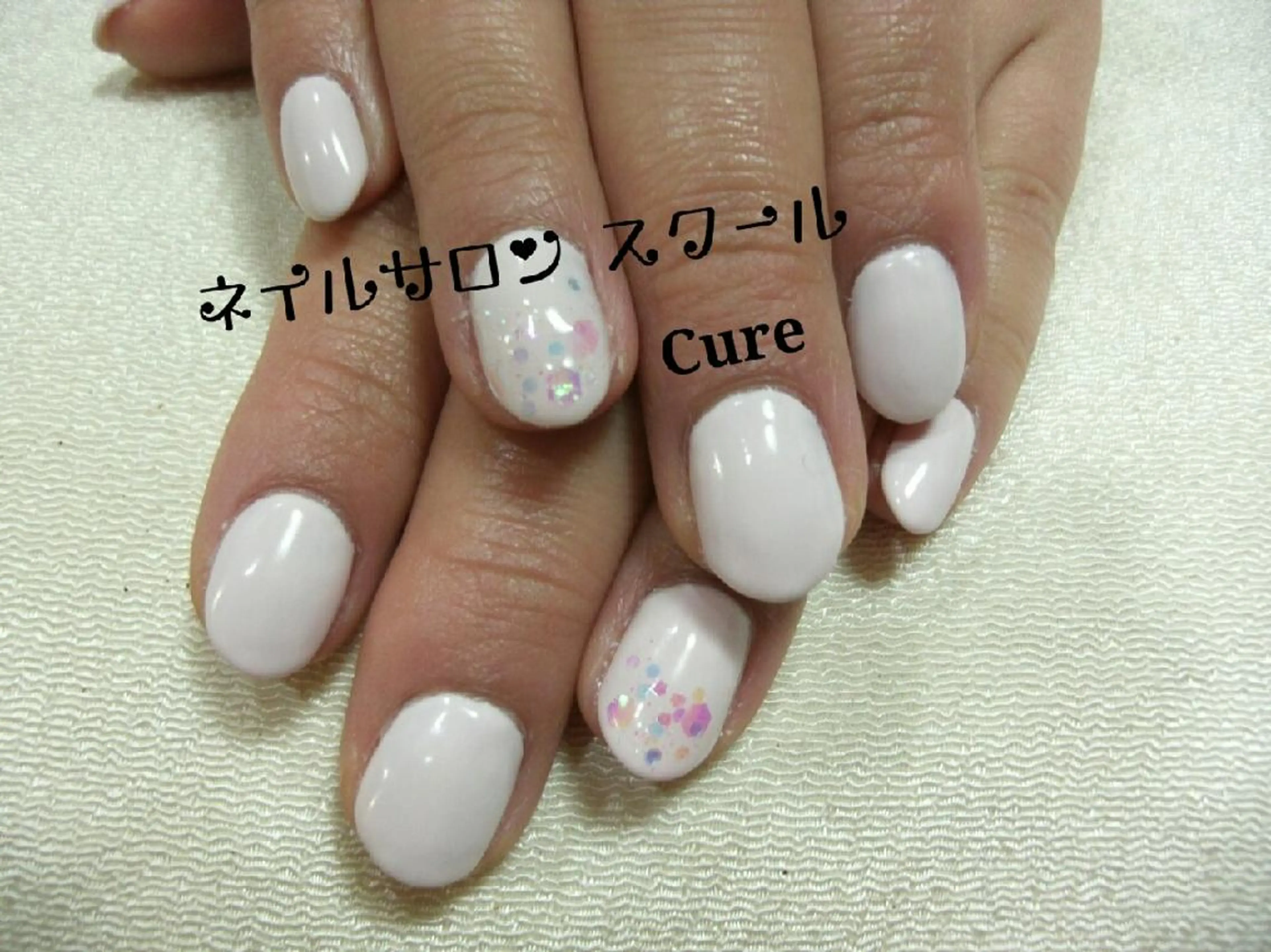 ショート ネイル ホログラムネイル ワンカラーネイル シンプルネイル ハンドネイル ネイルサロン Cureのネイルデザイン