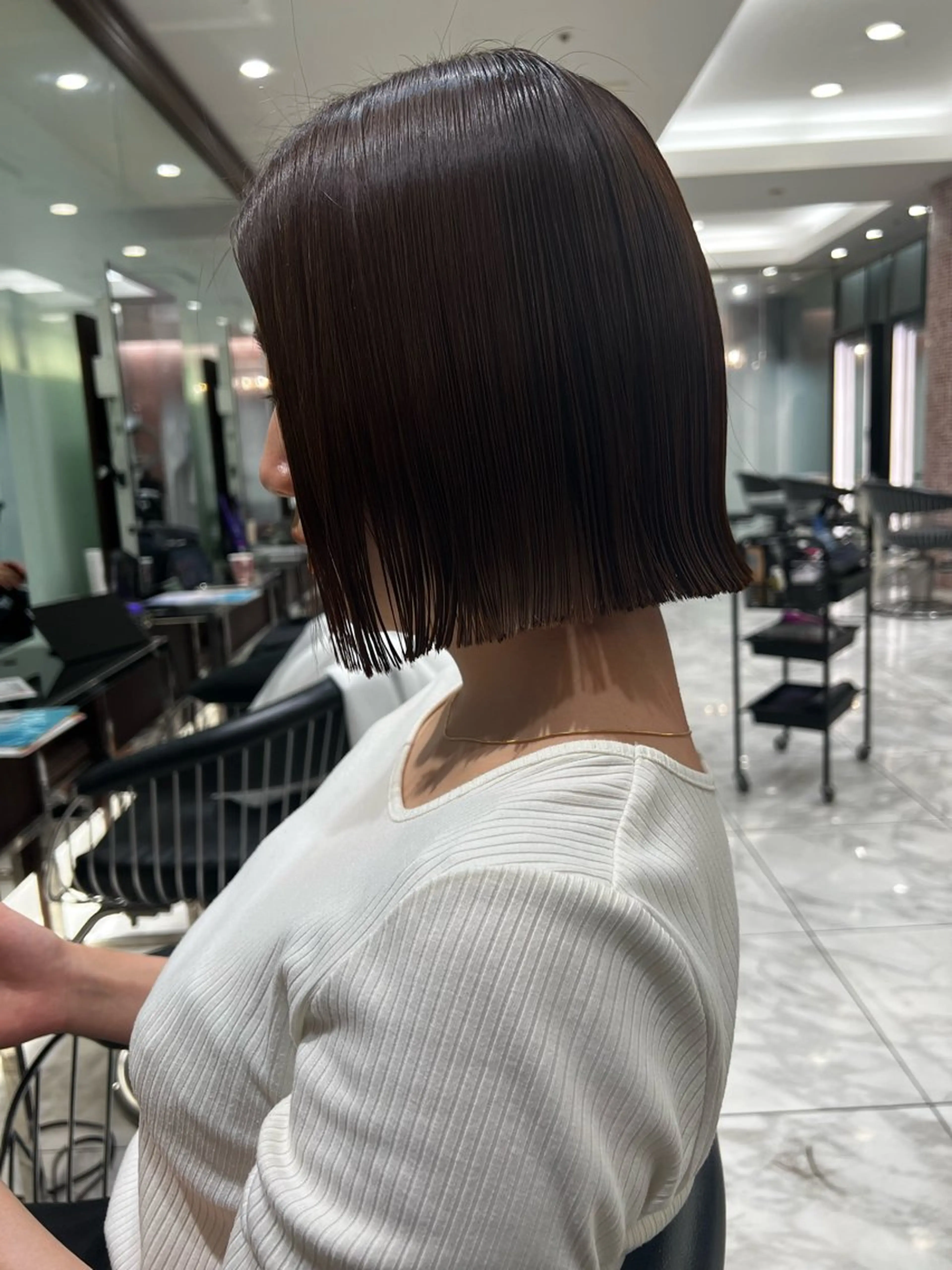 ショート ボブ ハイトーンカラー 中村優成のヘアスタイル