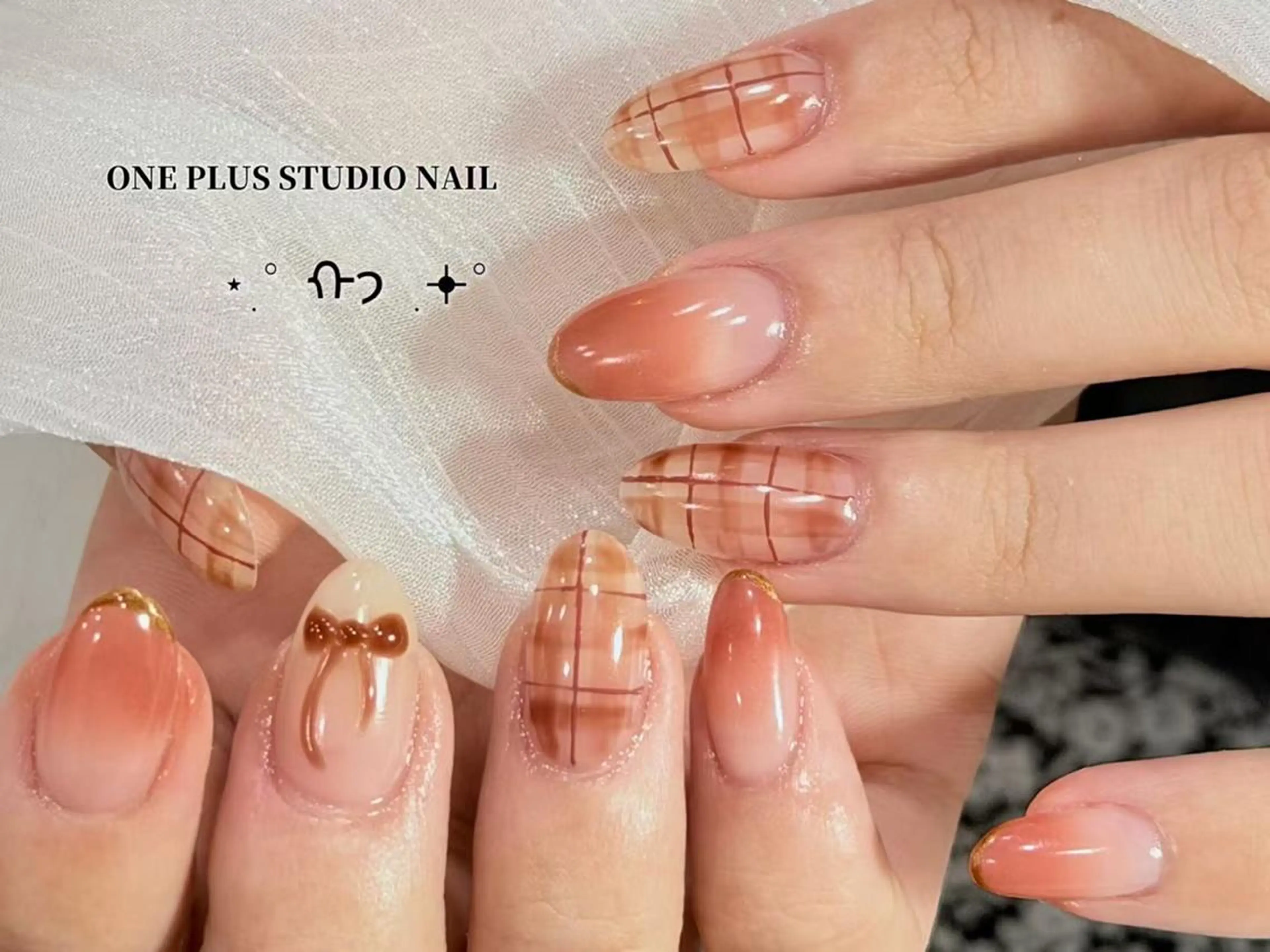 ネイル アートネイル フレンチネイル ガーリー ハート キラキラネイル One plus StudioNailのネイルデザイン