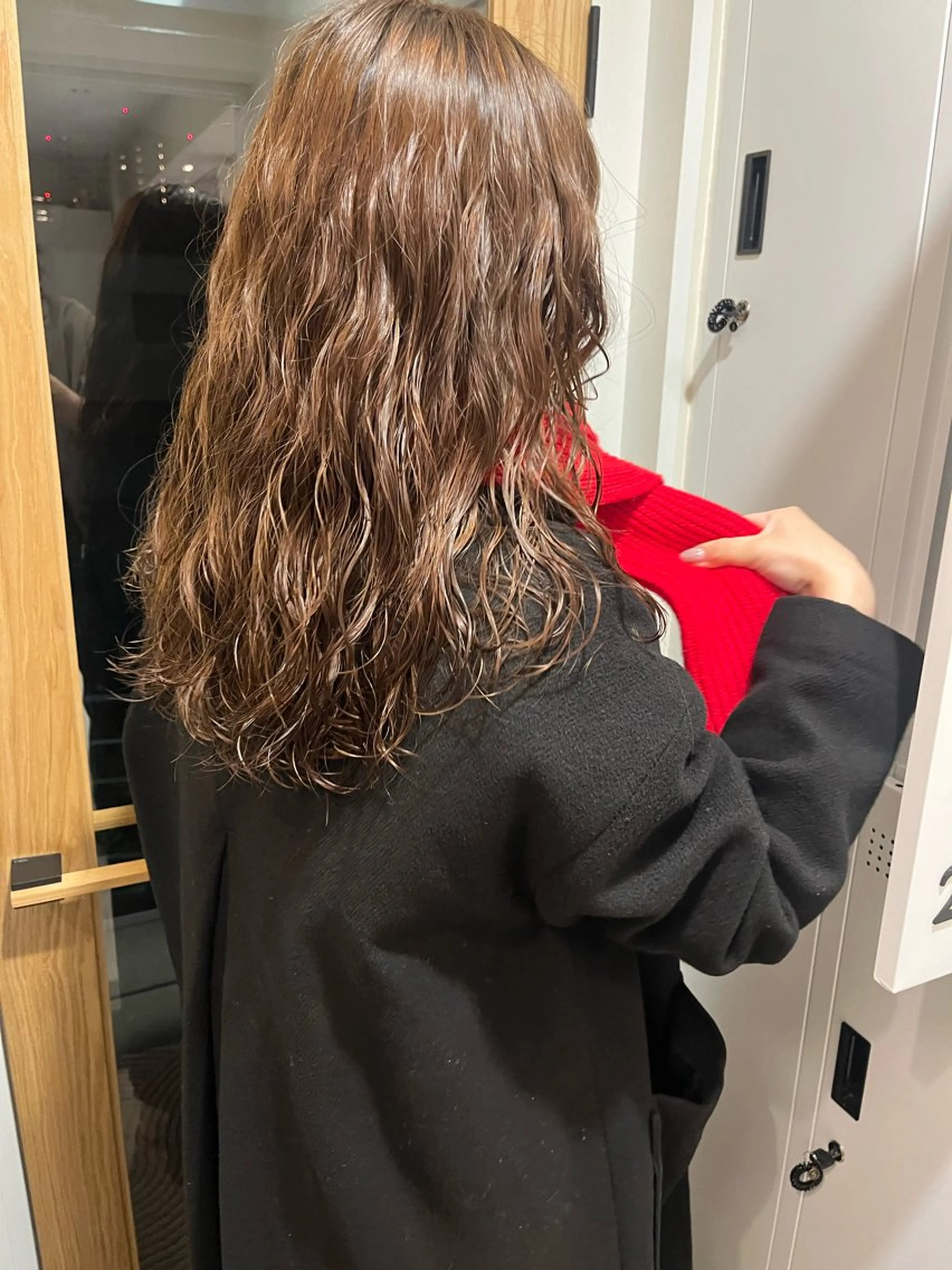 セミロング パーマ GO TODAY シェアサロン 表参道Flos店所属・nishi fuyumiのヘアスタイル