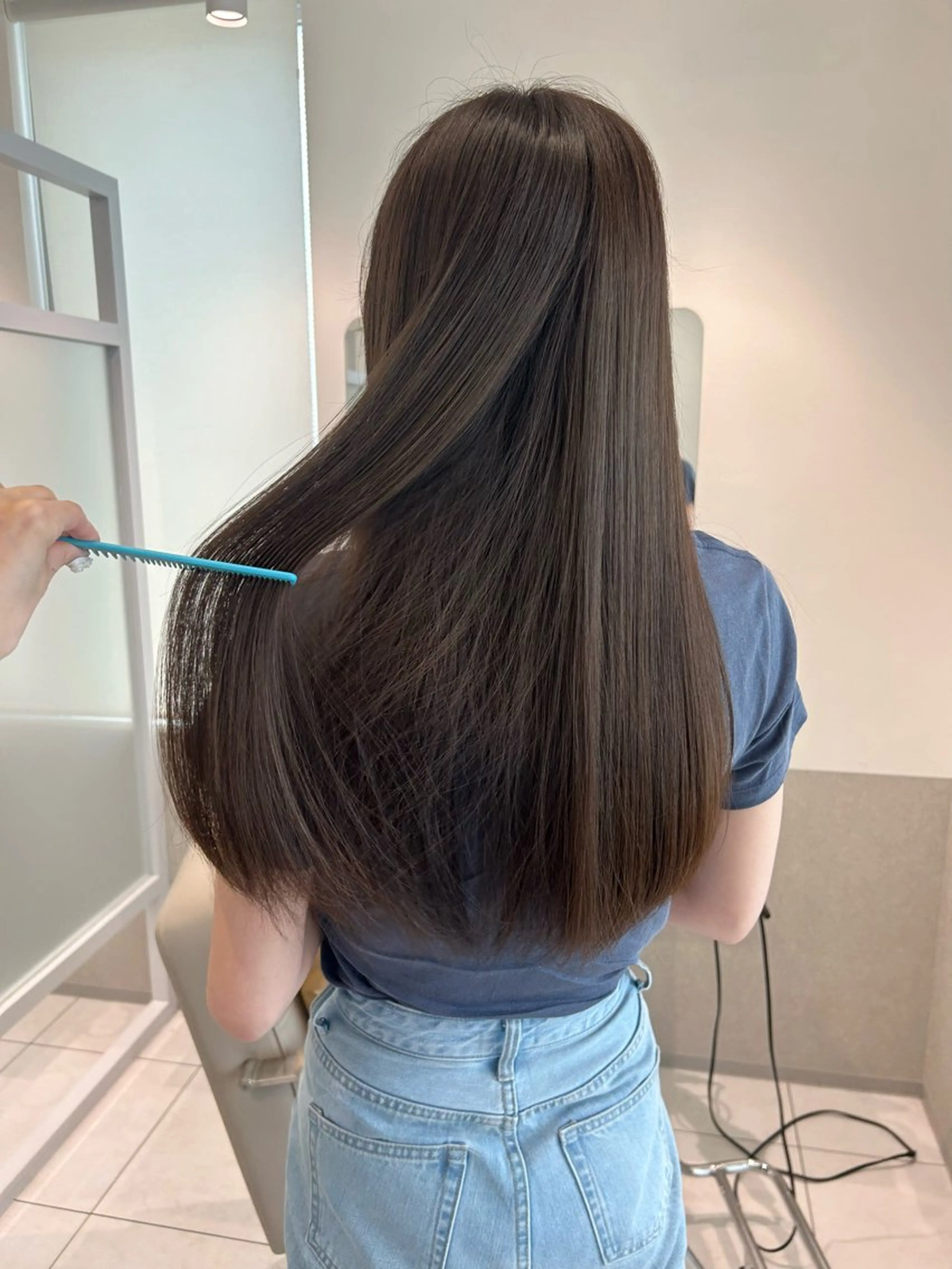 ロング カラー オリーブ/アッシュ やわらか透明感カラーのヘアスタイル