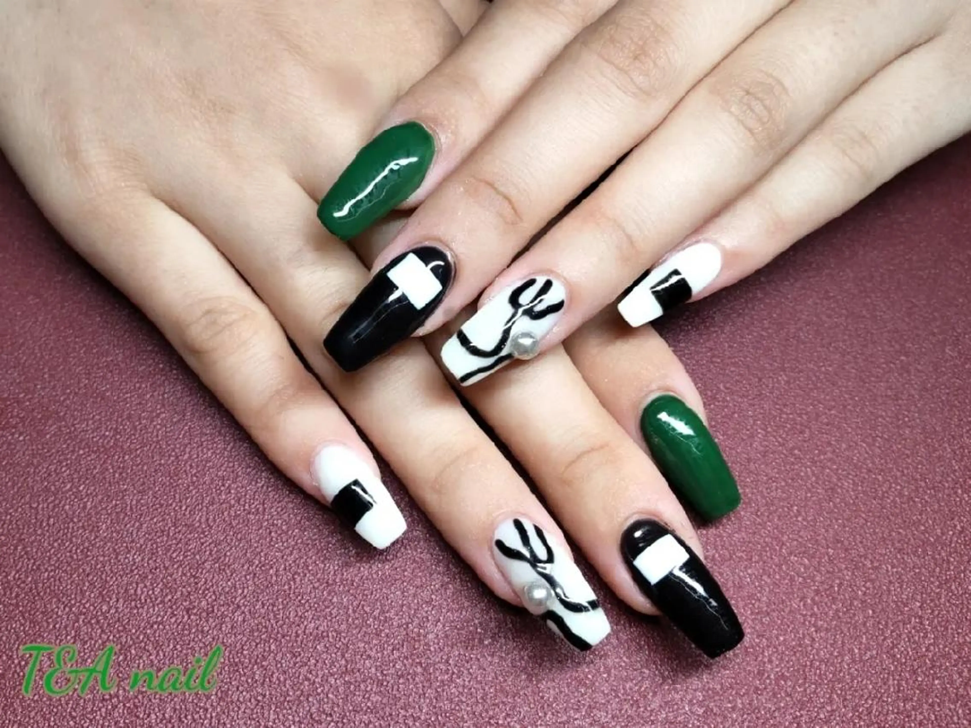 ミディアム ネイル 長さ出し ジェルネイル ニュアンスネイル スカルプネイル ハンドネイル T&A nailのネイルデザイン