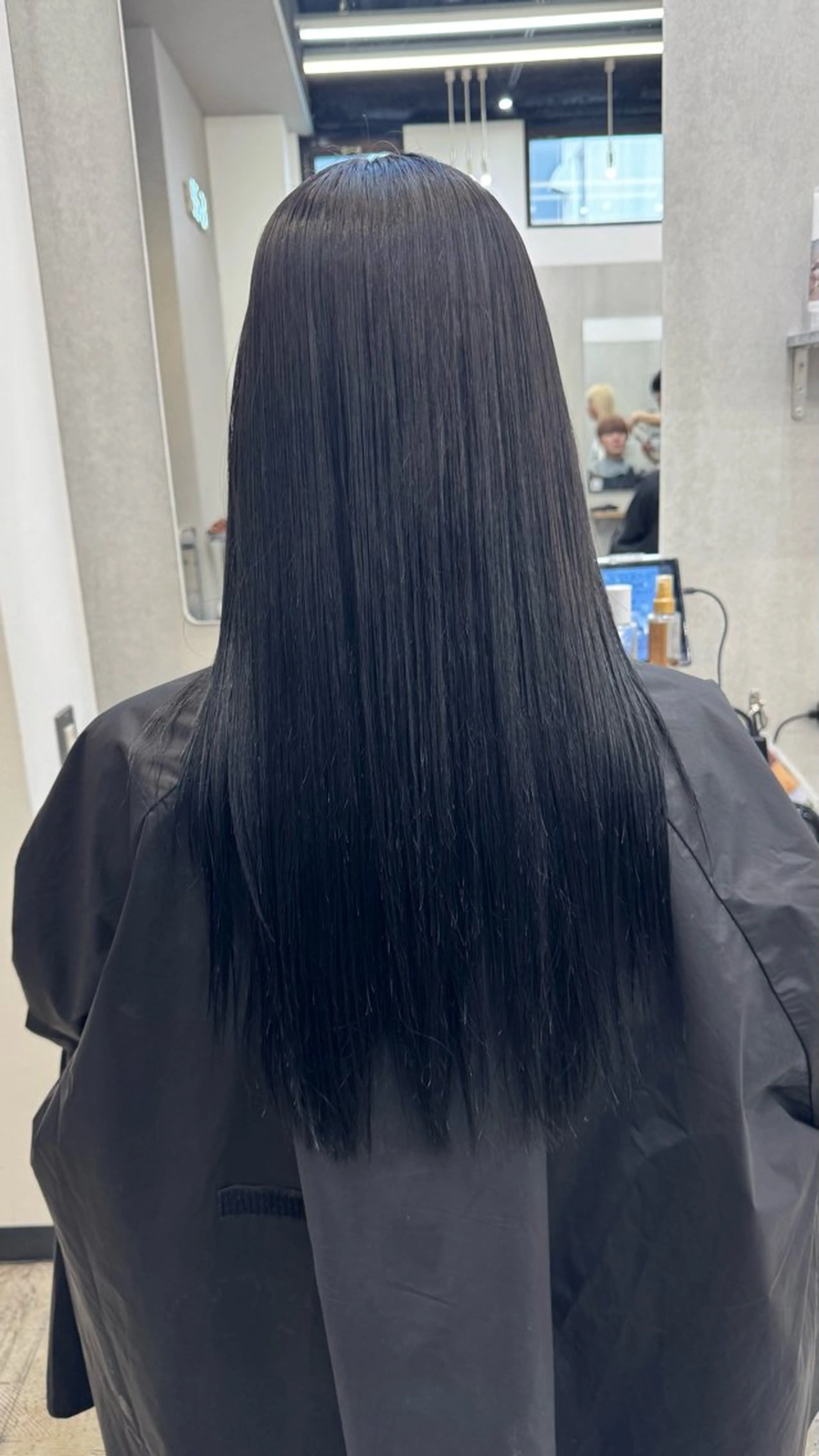 ロング カラー 黒髪 ヘアカラー ハイトーンカラー🐬 えりかのヘアスタイル