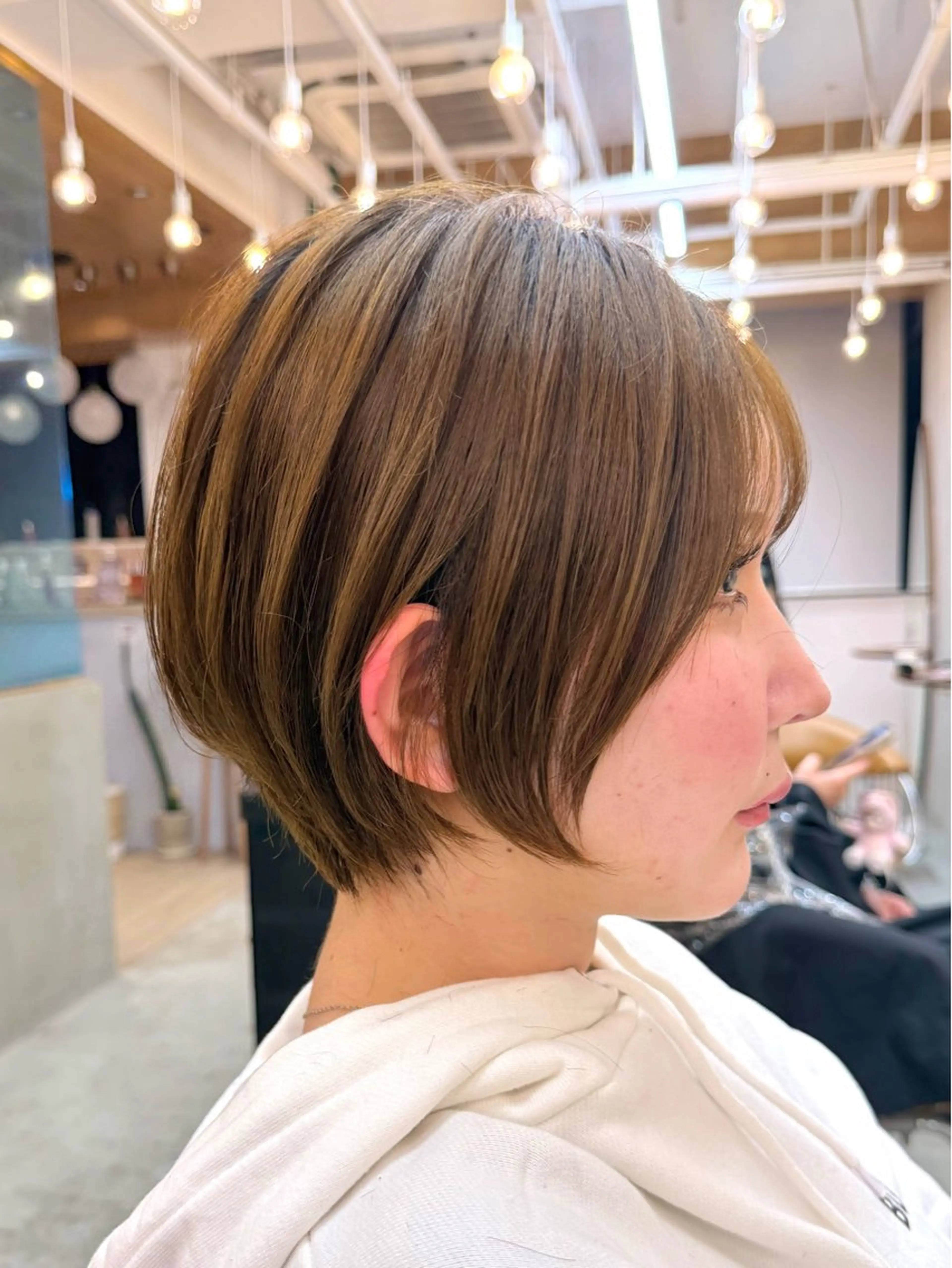 ショート カラー ブリーチ カット ヘアカラー トリートメント 縮毛矯正/髪質改善 /ボブ/ともきのヘアスタイル