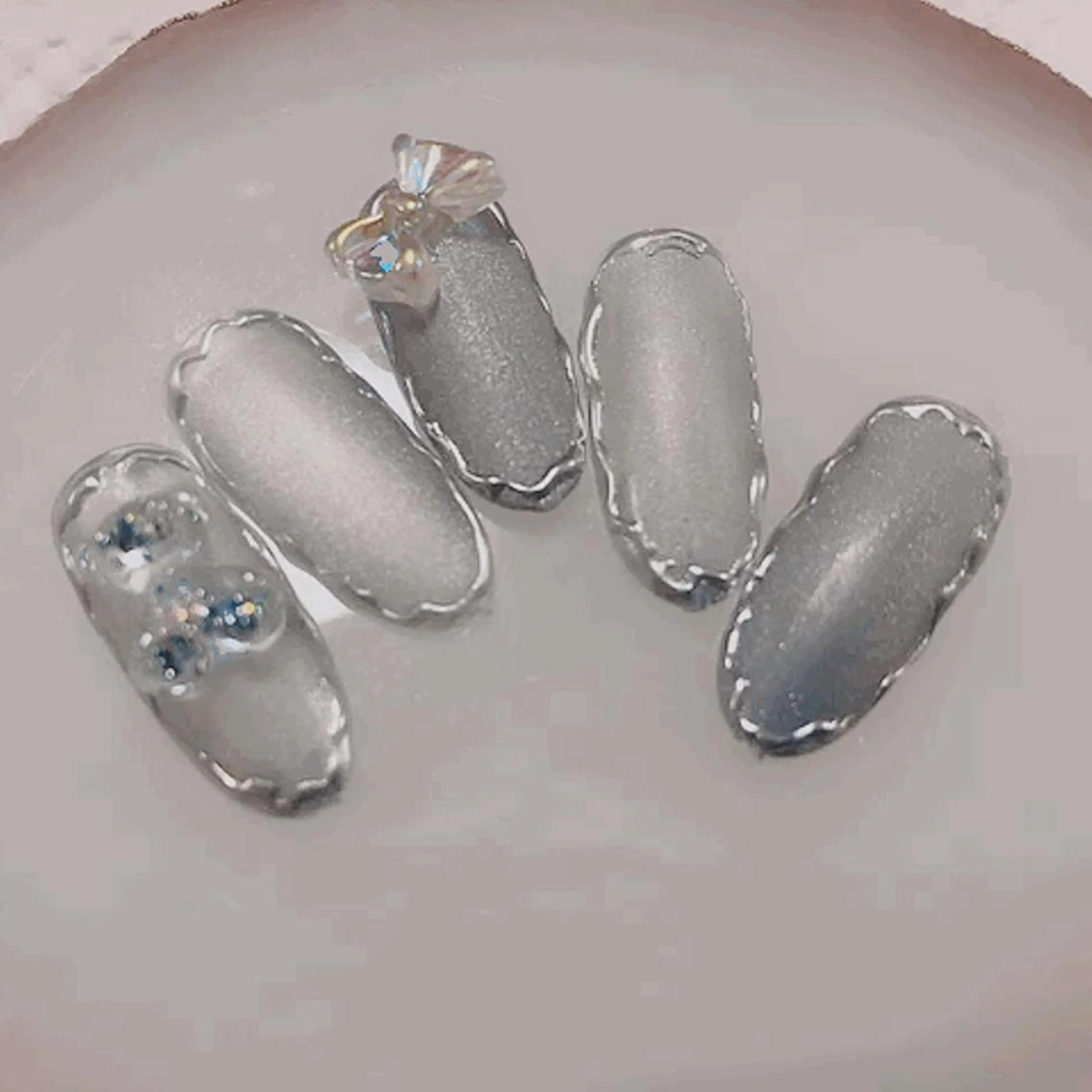 ネイル ネイルサロンエクラ 🫧Shizukaのネイルデザイン