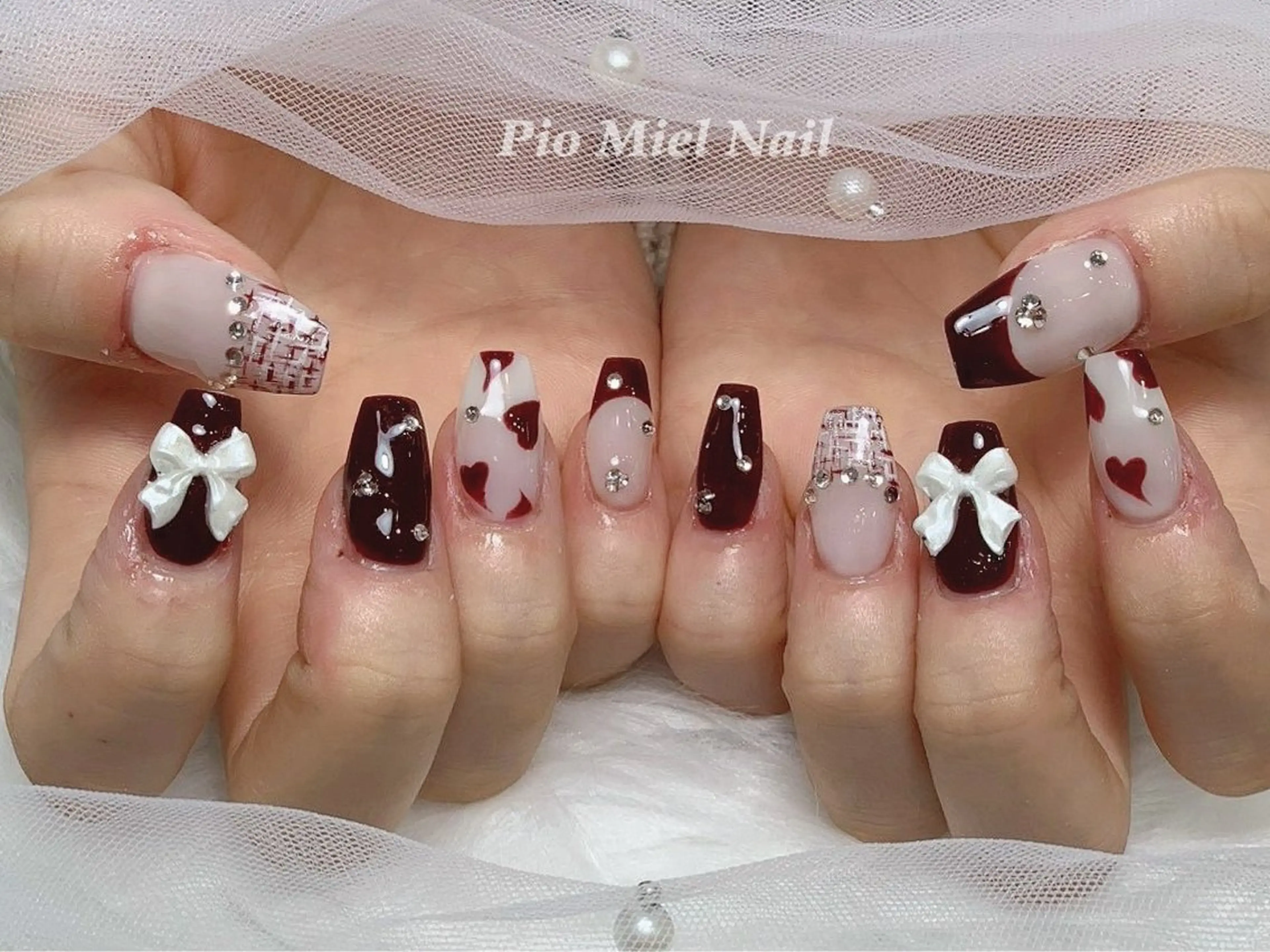 ネイル ボルドー ガーリー ハート 韓国ネイル リボン ハンドネイル momo 長さだしのネイルデザイン