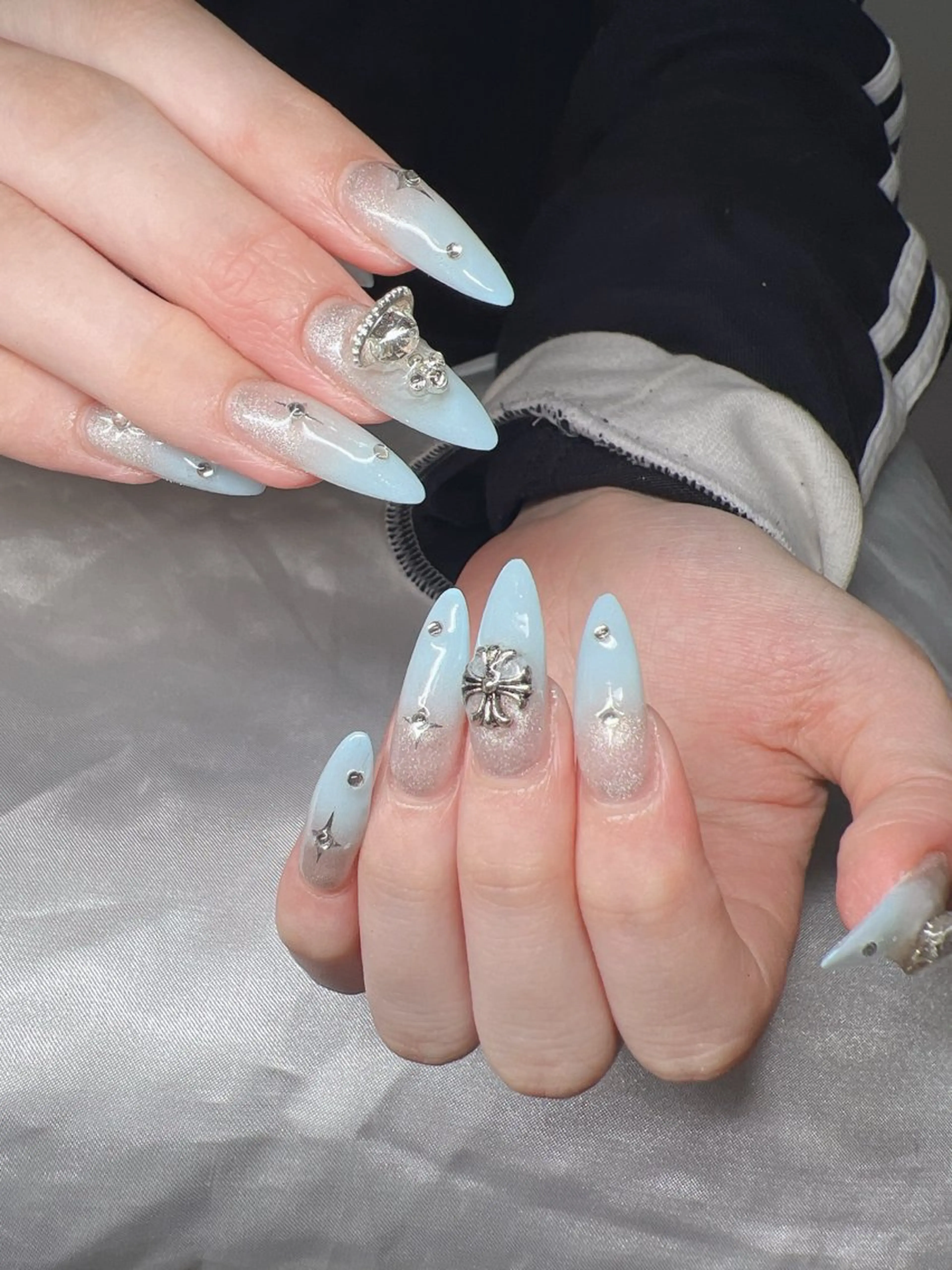 ネイル 長さ出し グラデーション 卒業式 キラキラネイル マグネットネイル ハンドネイル Lee Nailsのネイルデザイン