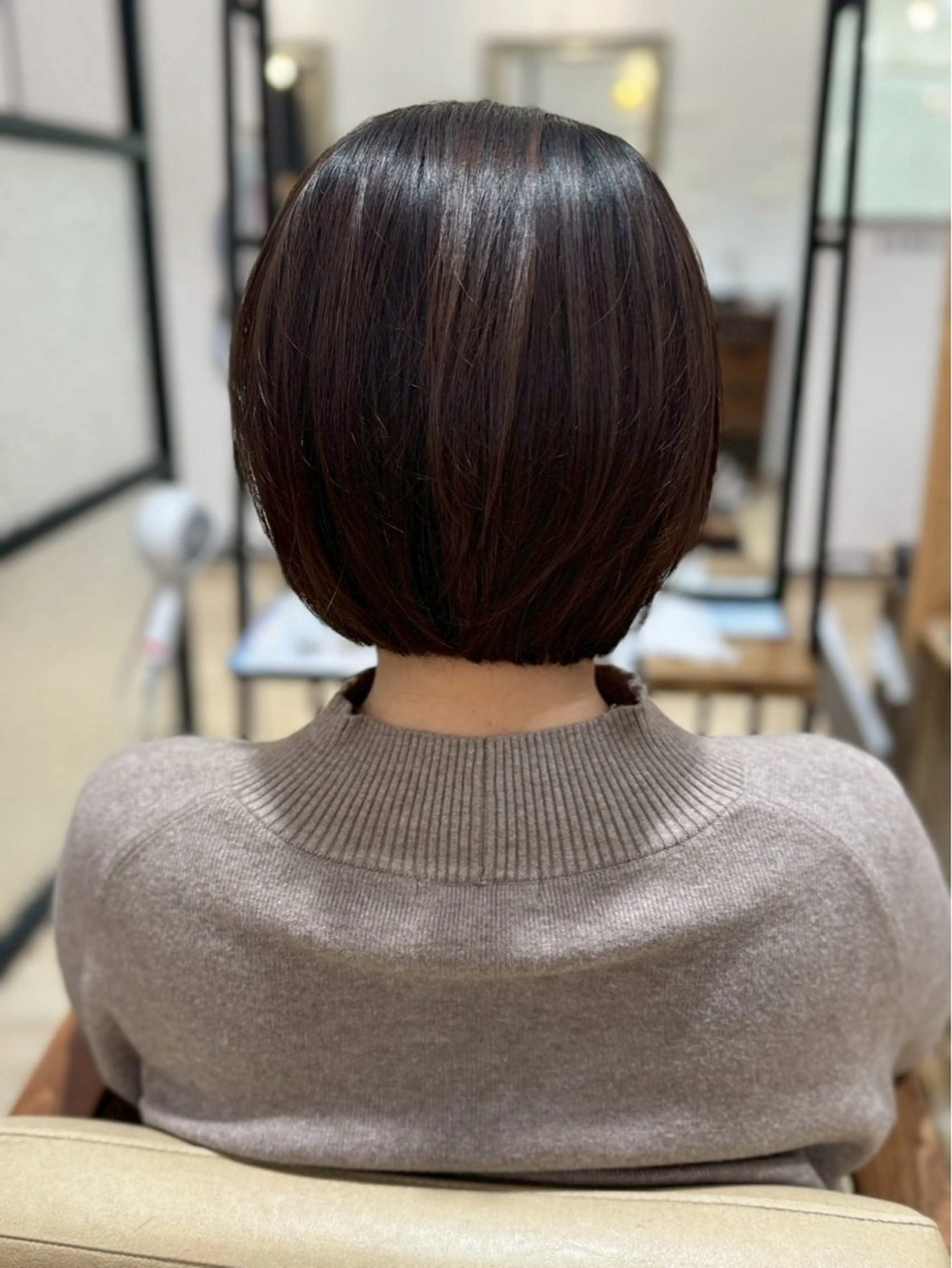 ショート ヘアカラー 三輪 あおいのヘアスタイル
