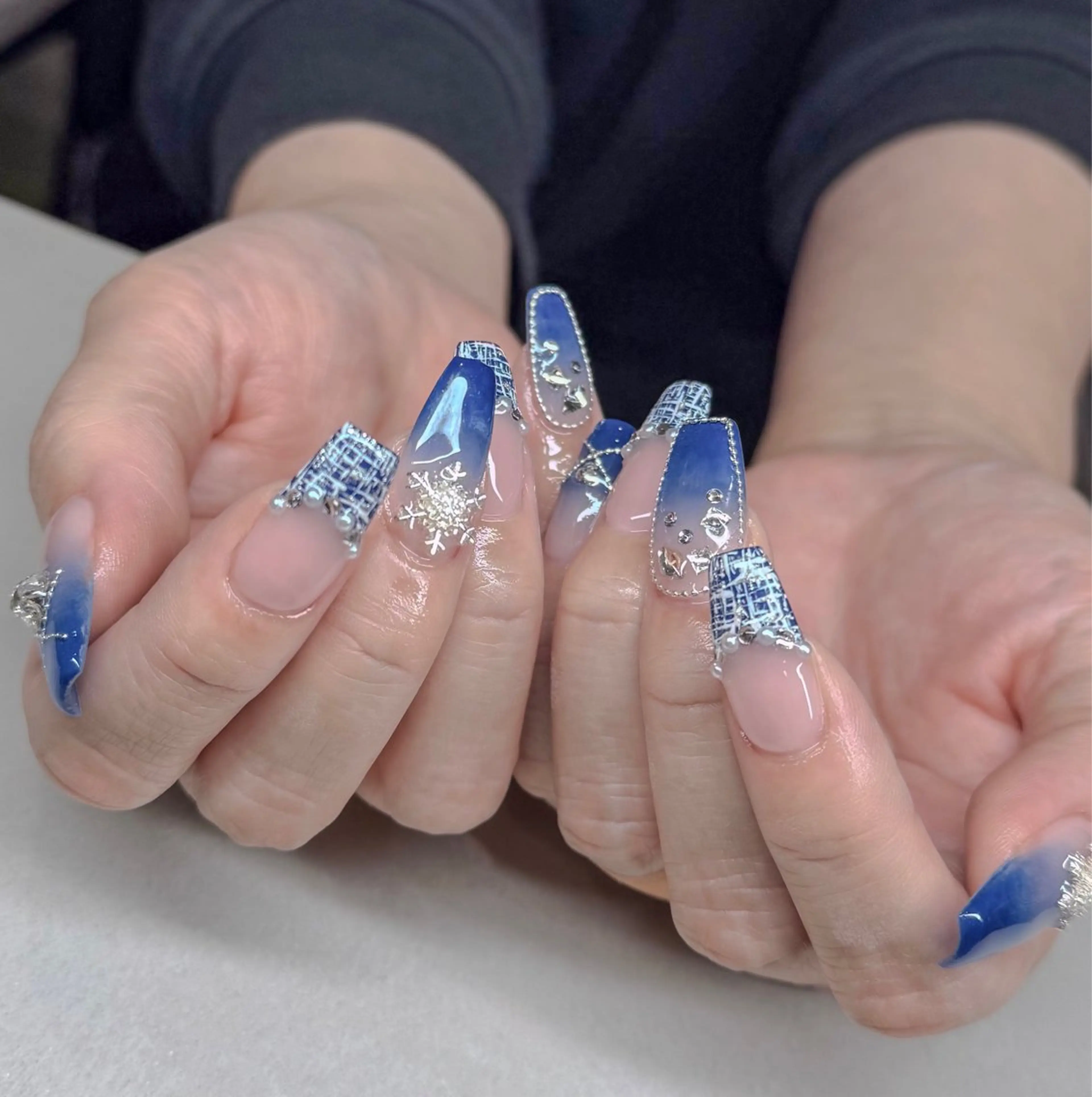 ネイル ストーンネイル ハンドネイル ハンドケア num-fi Aiのネイルデザイン