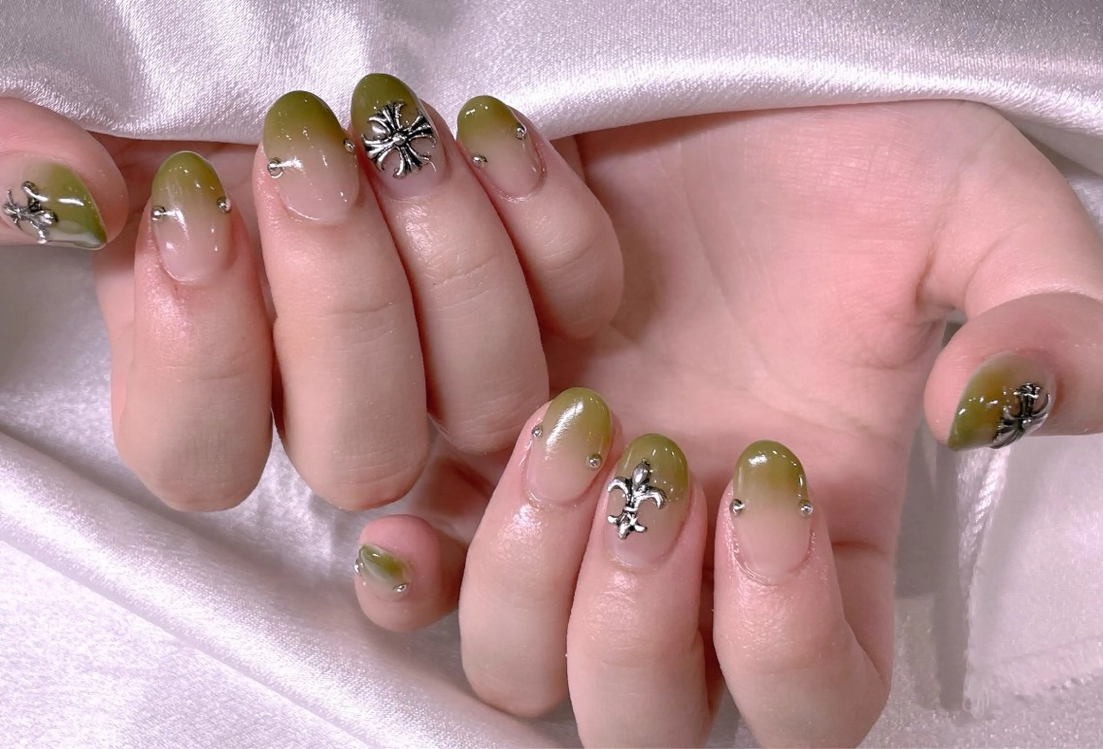 ネイル ブルー チークネイル フレンチネイル ジェルネイル ハート 美爪パラジェル導入店 Sunnilyのネイルデザイン