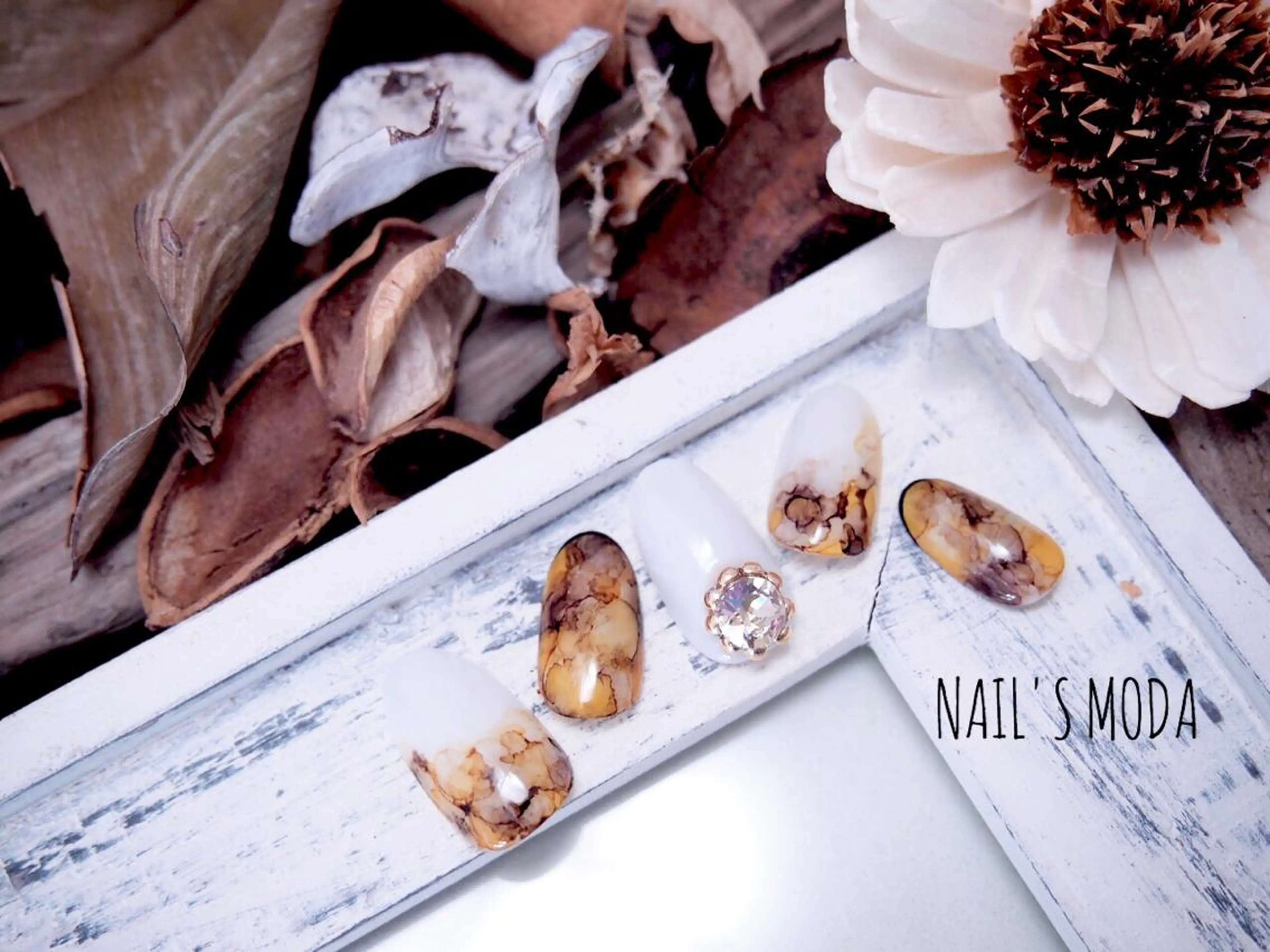 ネイル 黄色 NAIL'S MODAのネイルデザイン