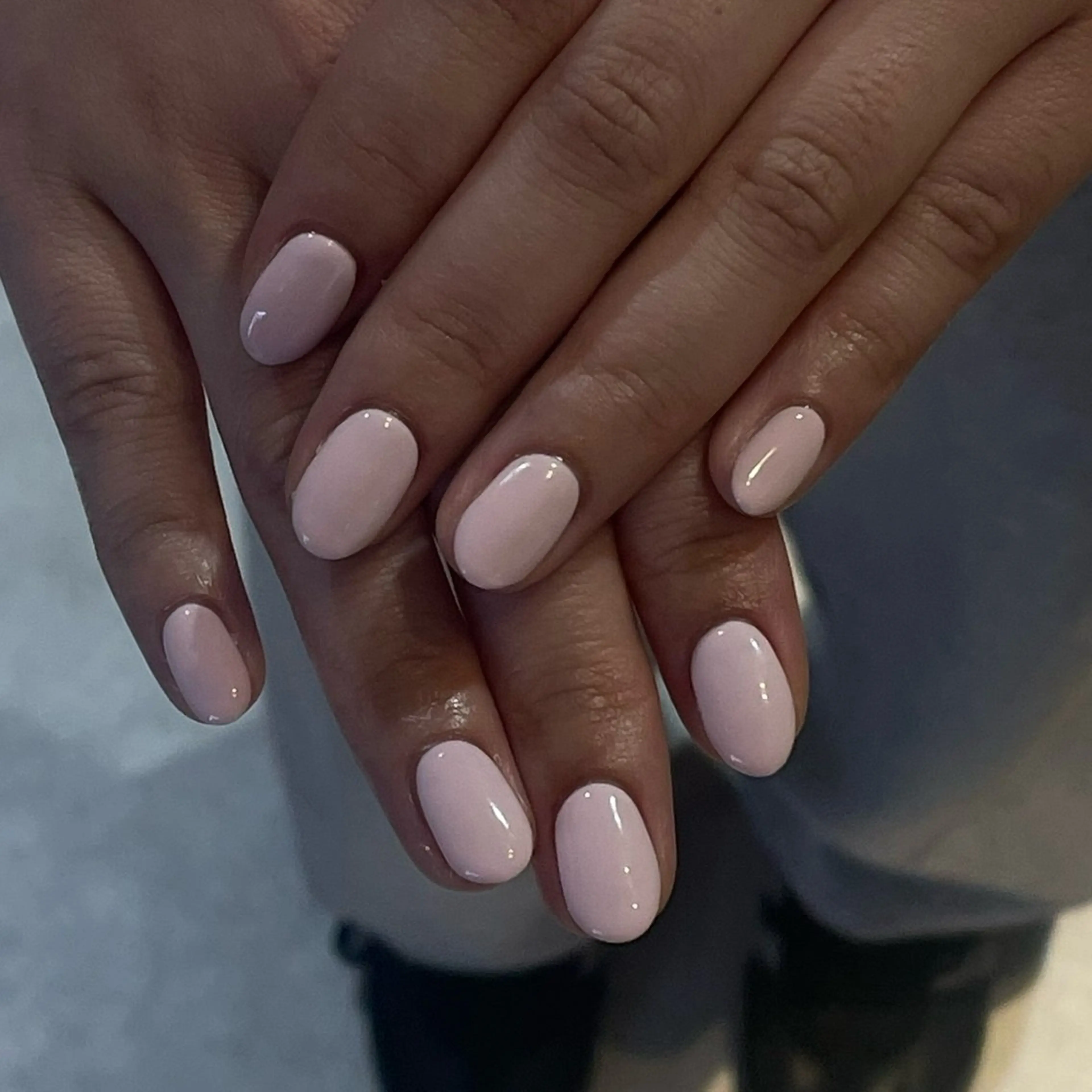 ネイル ハンドネイル 𝑟𝑖𝑠𝑎 🕯‎🤍のネイルデザイン