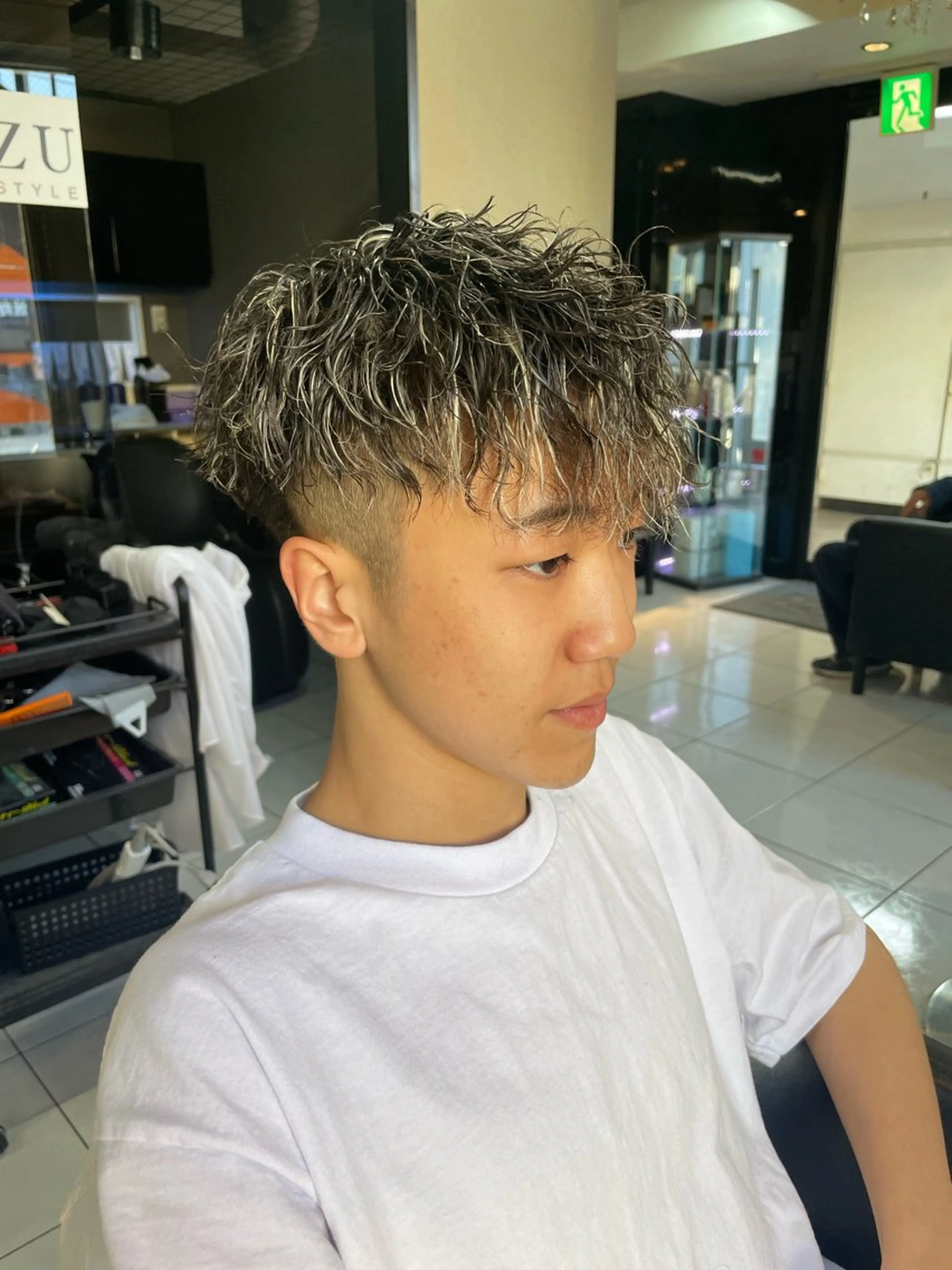 ショート カラー パーマ メンズ メンズメッシュ メンズパーマ スペインカール ツイストスパイラルパーマ メッシュ カット ヘアカラー パーマ 🔥お値段以上🔥 メンズ特化たかひろのヘアスタイル