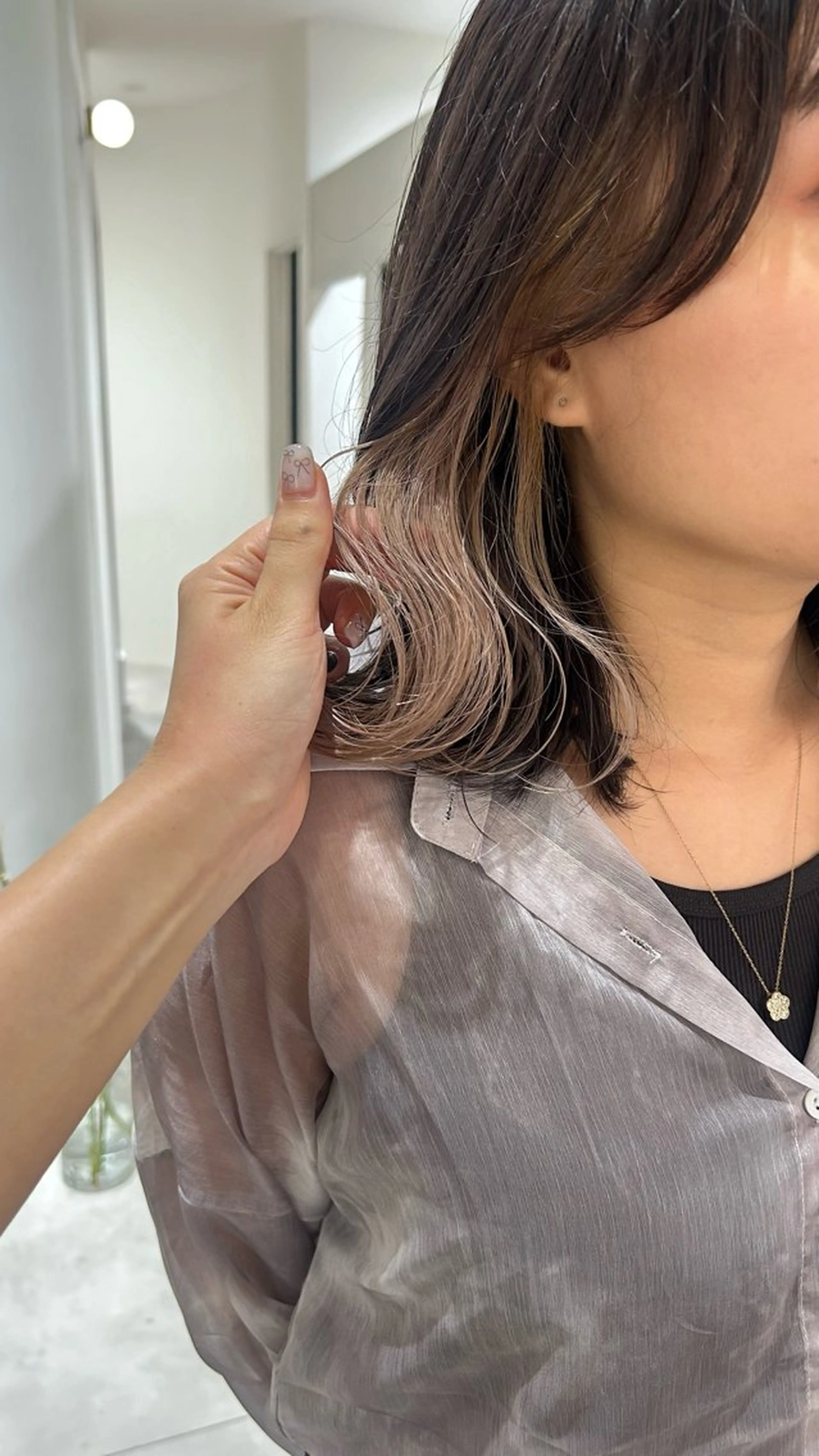 ミディアム カラー ブリーチ インナーカラー ヘアカラー オリーブベージュ/ ブリーチなし透明感のヘアスタイル