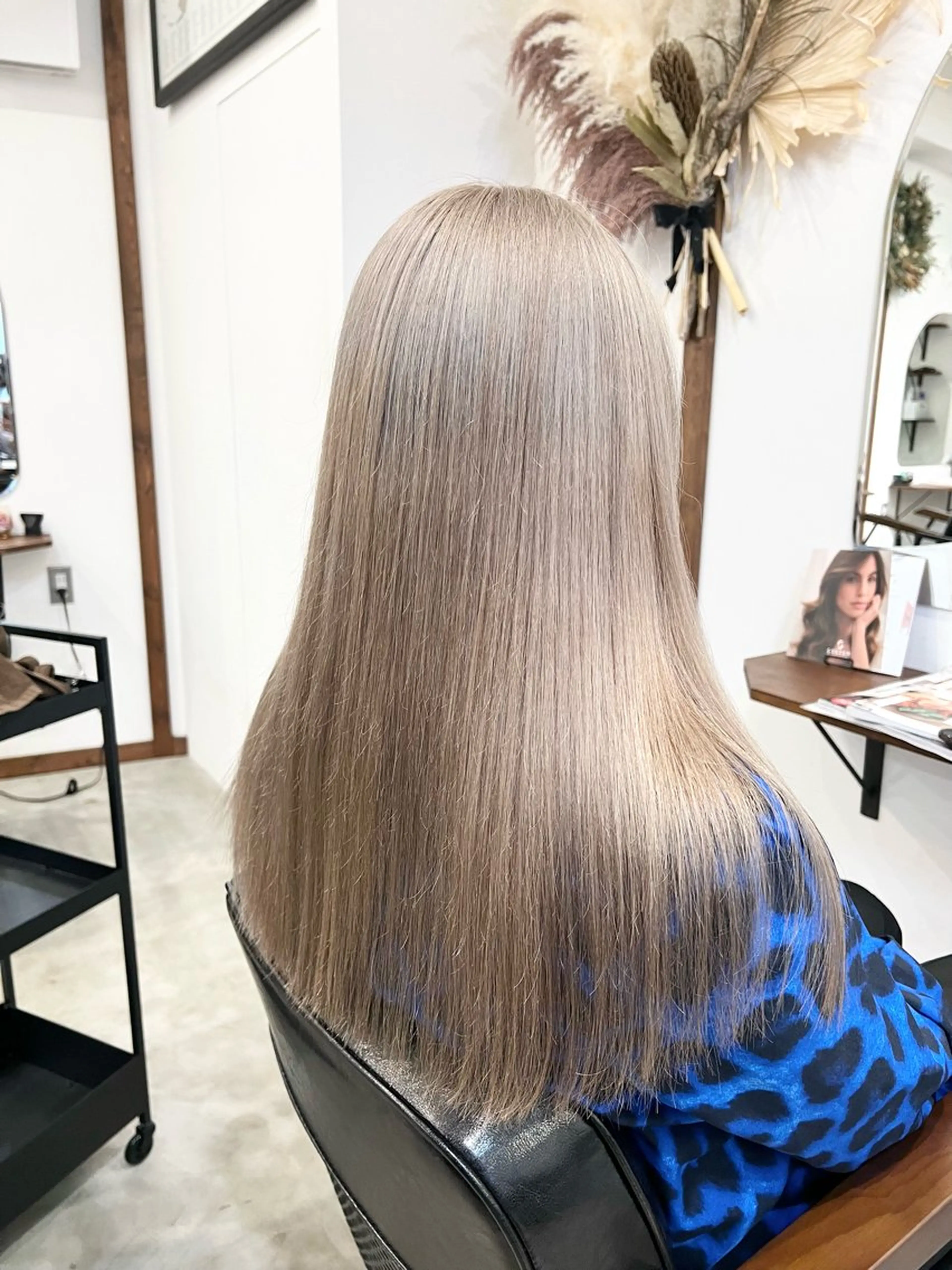 ロング カラー ベージュカラー ブリーチ ホワイトベージュ カット ヘアカラー Ami ブリーチ/ハイトーンのヘアスタイル