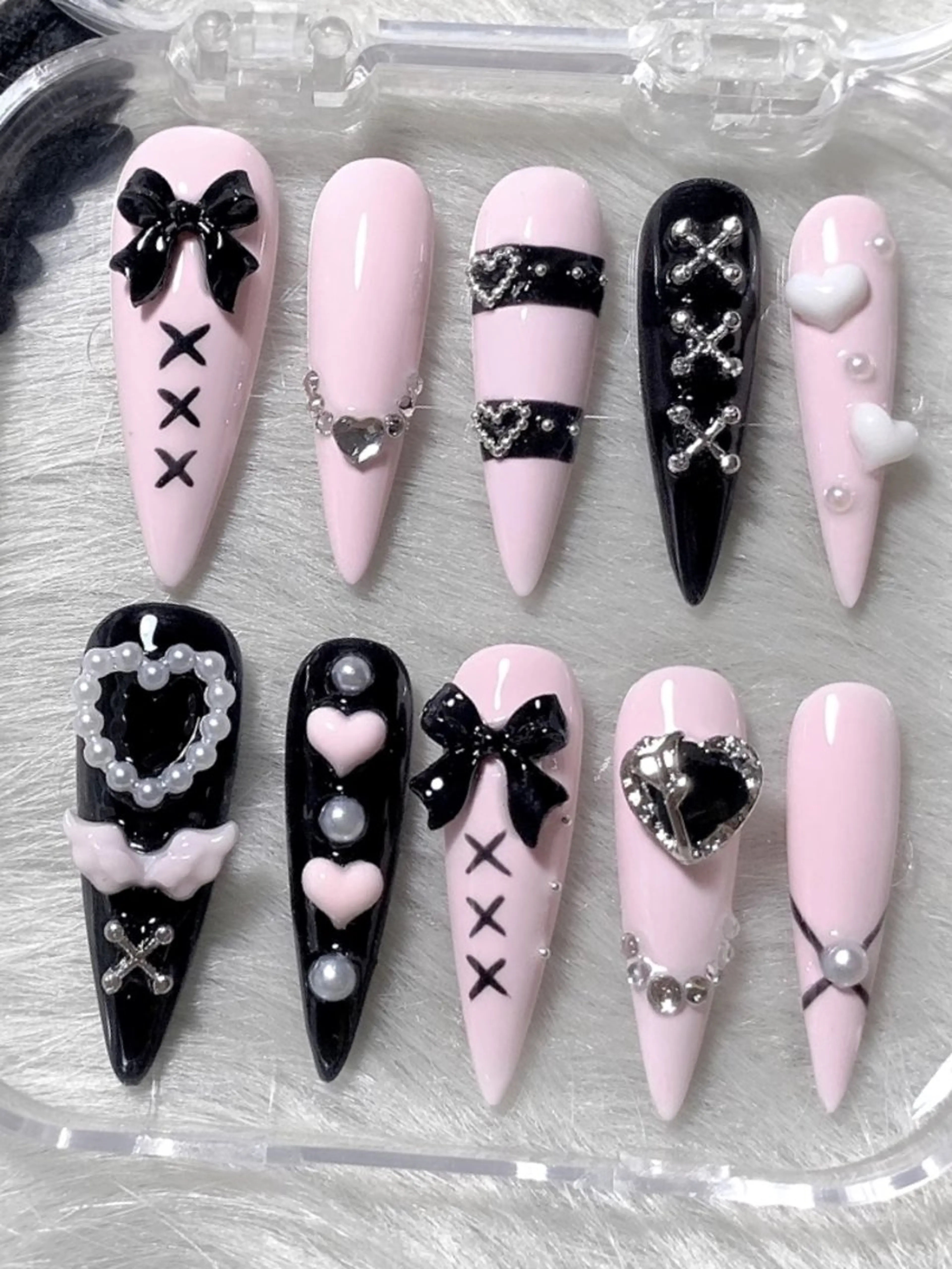 ネイル ハンドネイル フィルイン、長さ出し 深爪矯正のネイルデザイン