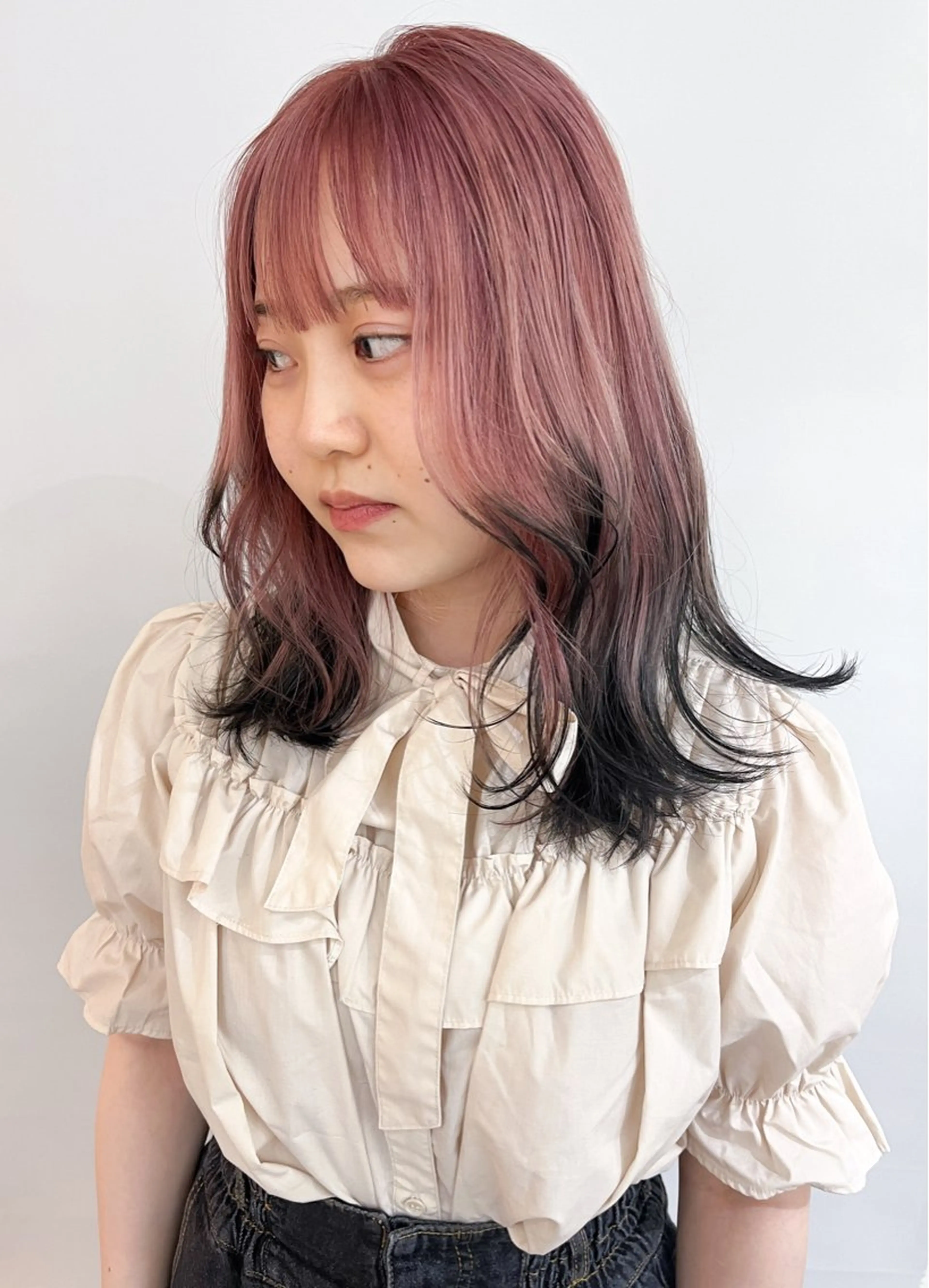 セミロング Kva所属・ウルフ/ハイトーン /髪質改善/AIRIのヘアスタイル