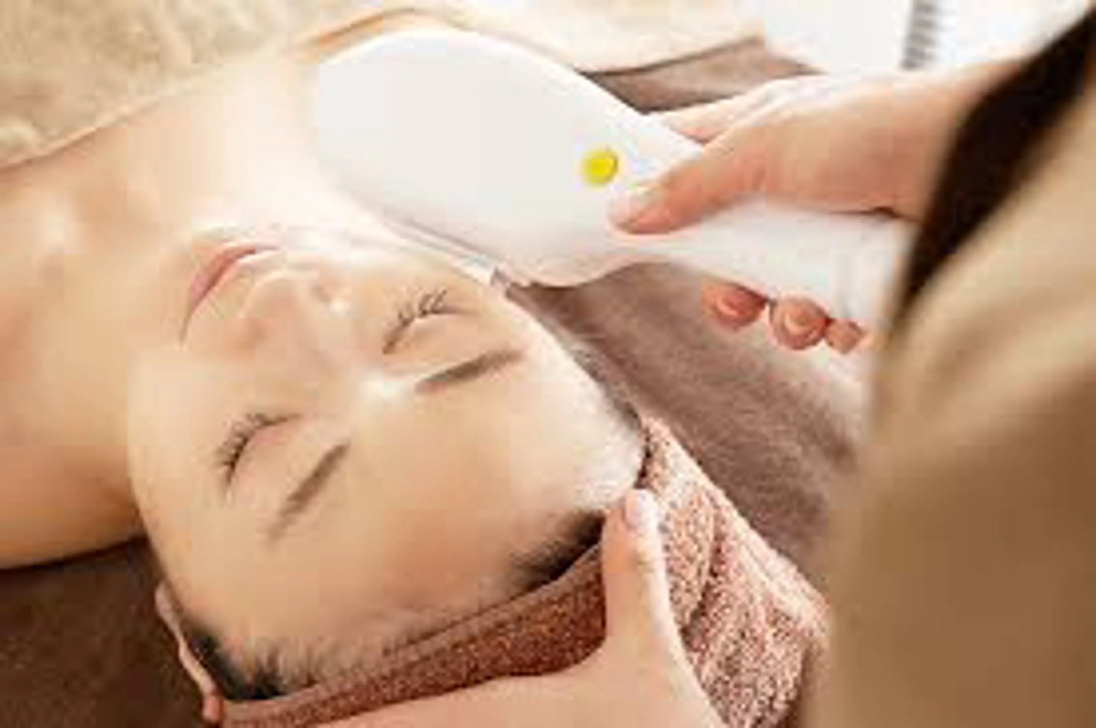 【🌟まずはお試しあれ✨】肌悩み撃退!光フェイシャル+毛穴吸引と美白&保湿マスク付き❣️の写真