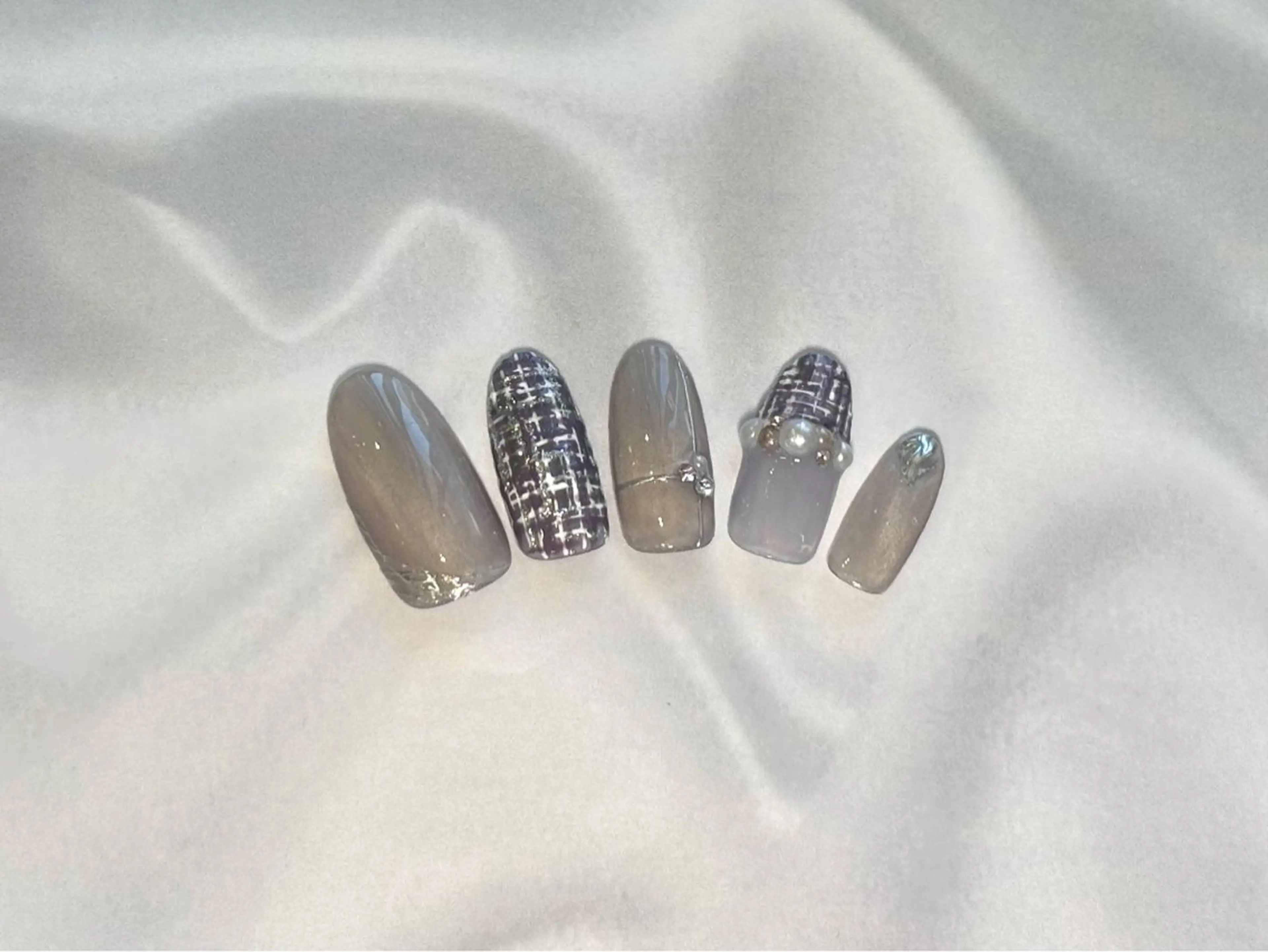 ネイル ツイードネイル 秋山 香穂のネイルデザイン