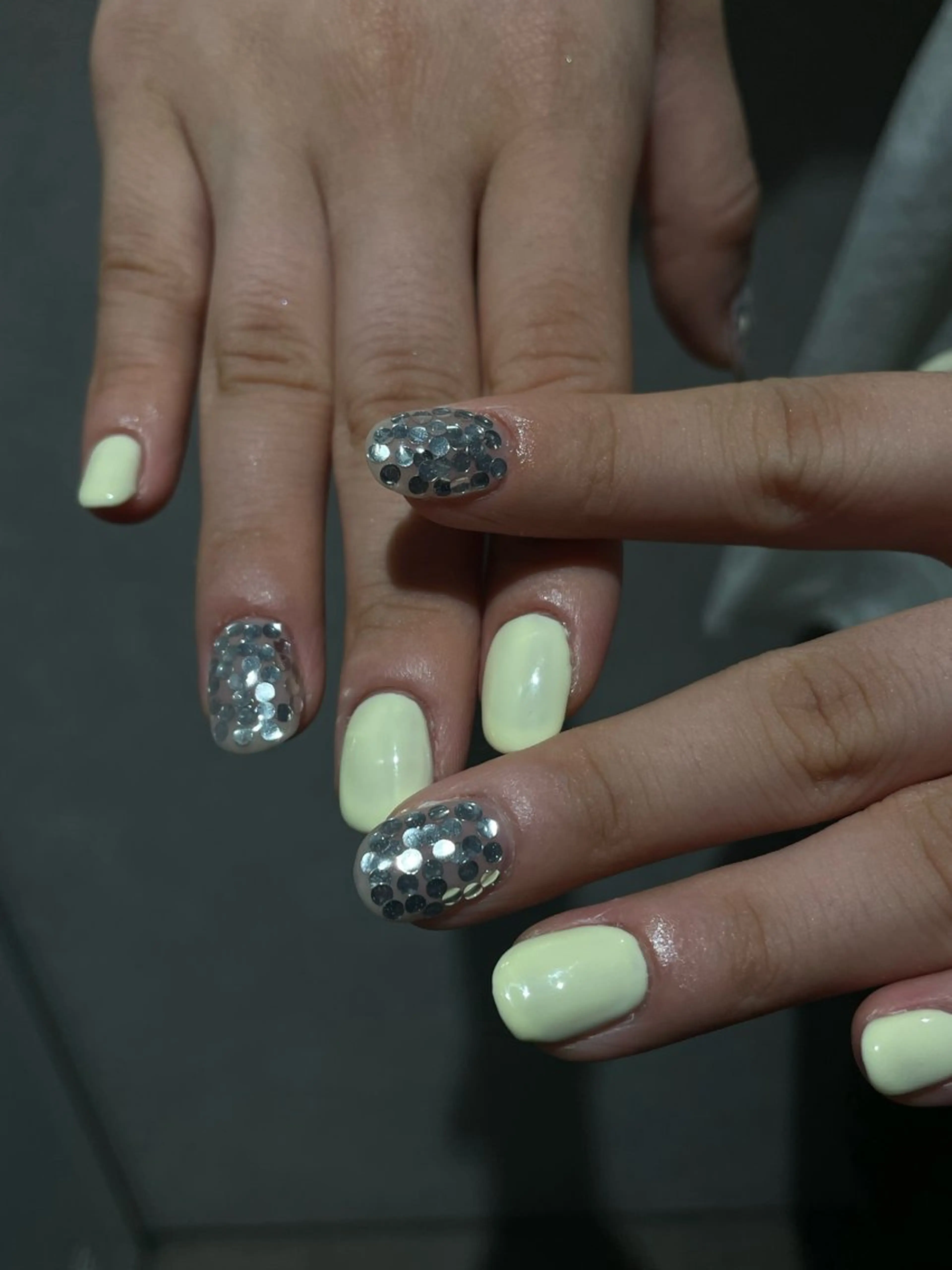 ネイル ホログラムネイル ハンドネイル ナチュラル透明感🌱 小山美樹子のヘアスタイル