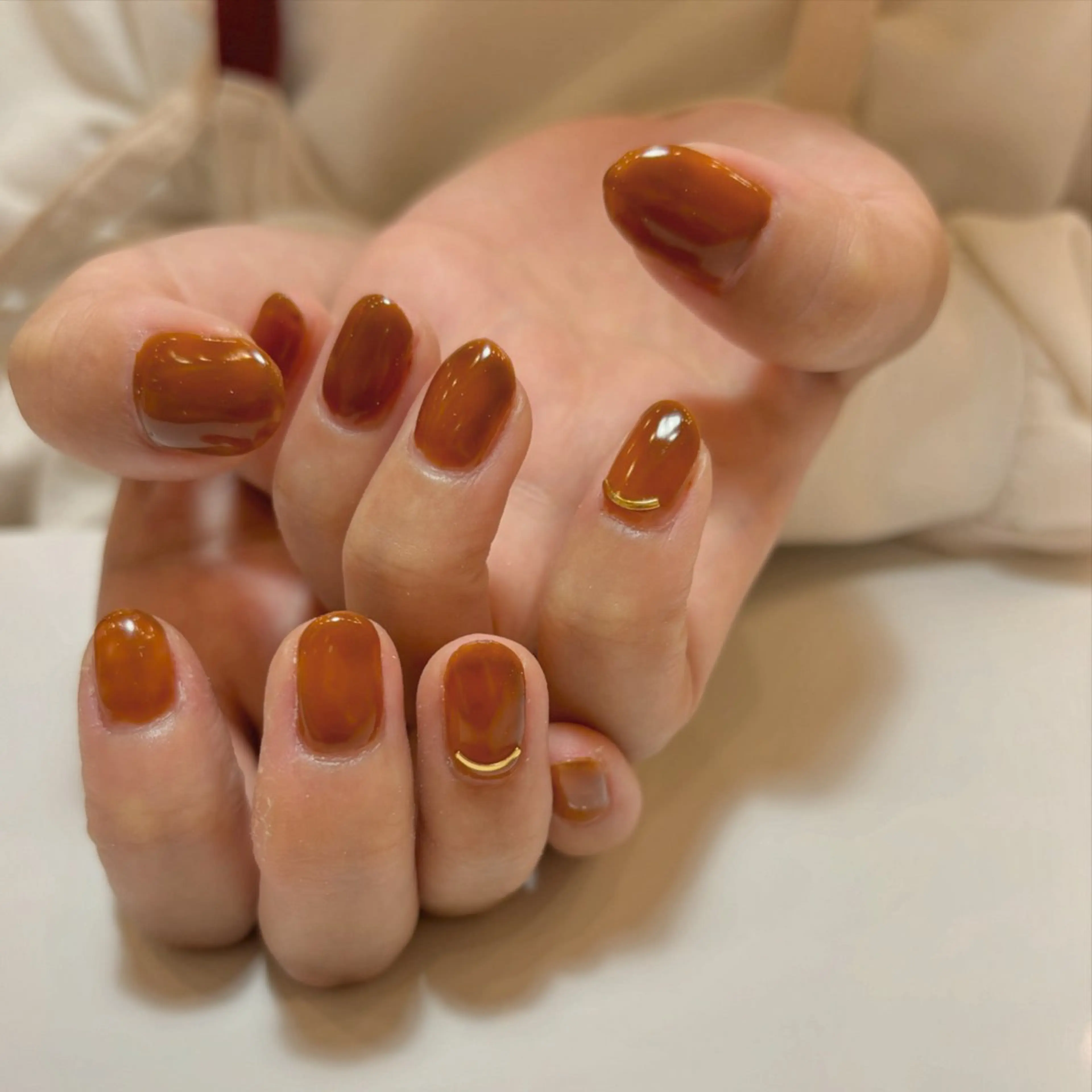 ネイル ブラウン ゴールド 佐久間 のんのネイルデザイン