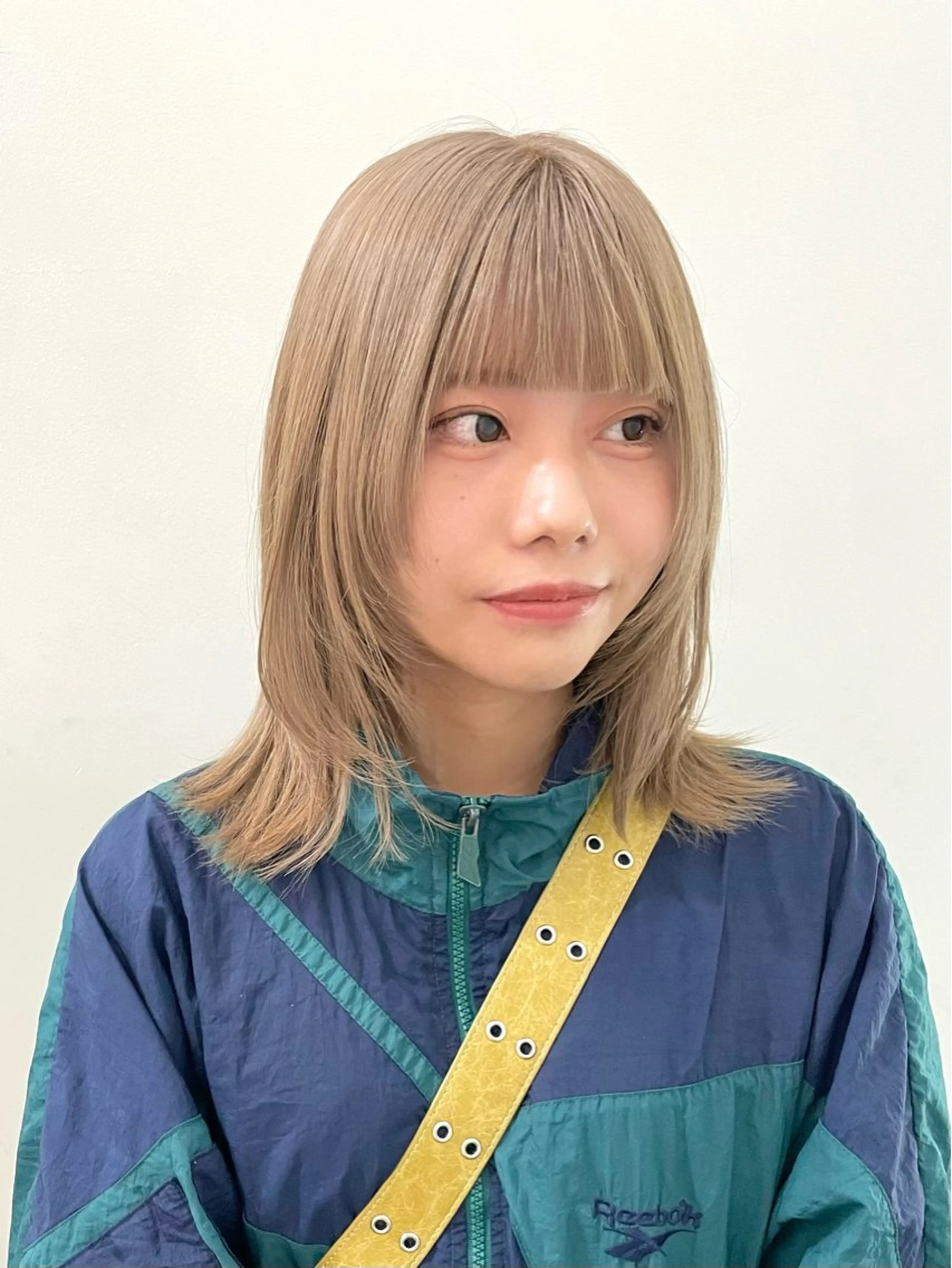 セミロング カラー ヘアアレンジ ブリーチカラー💫 Miku🫶🏻のヘアスタイル