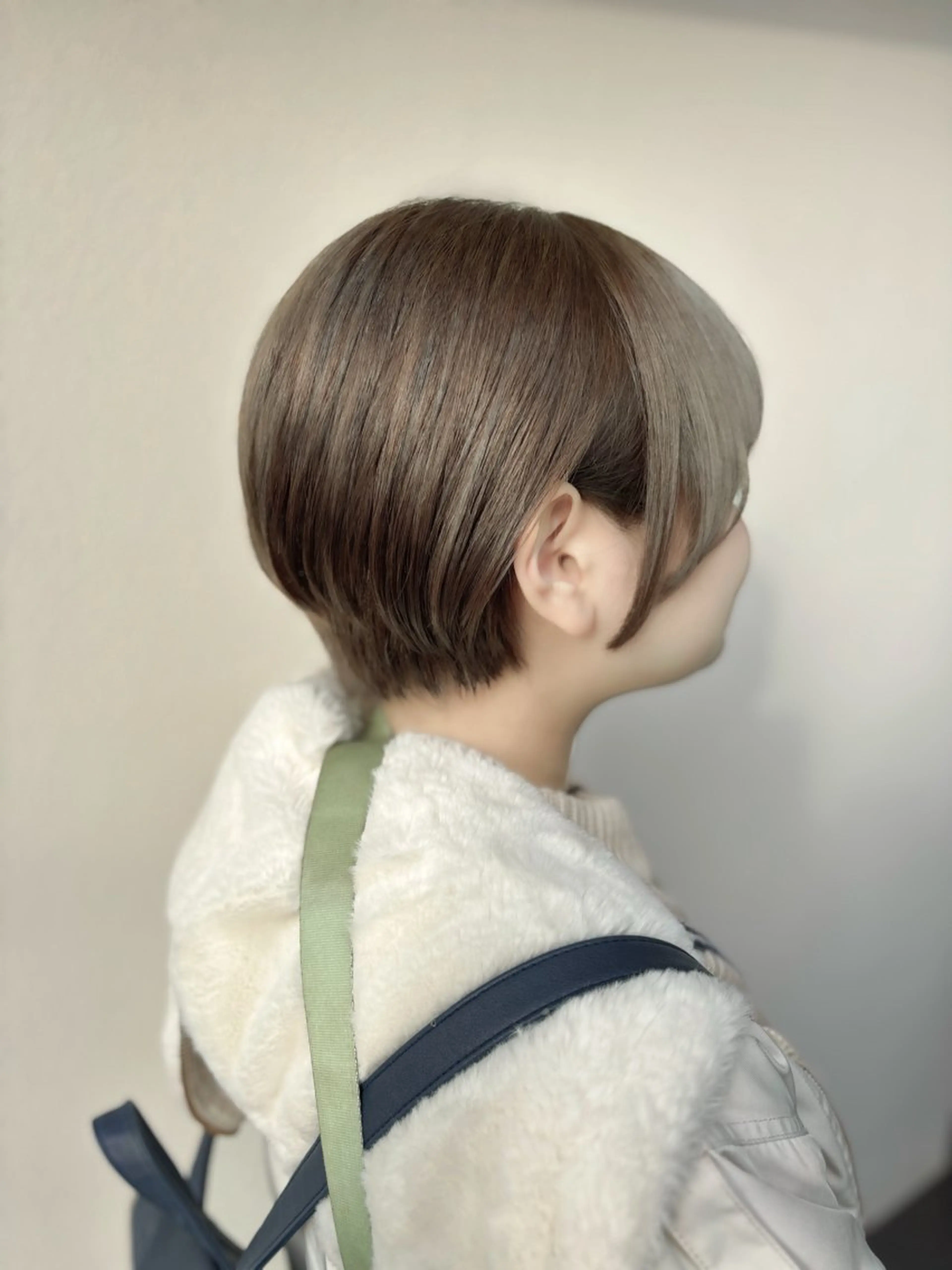 ショート カラー ベージュカラー オリーブベージュ カット ヘアカラー ducha所属・DUCHA Tomida naoのヘアスタイル