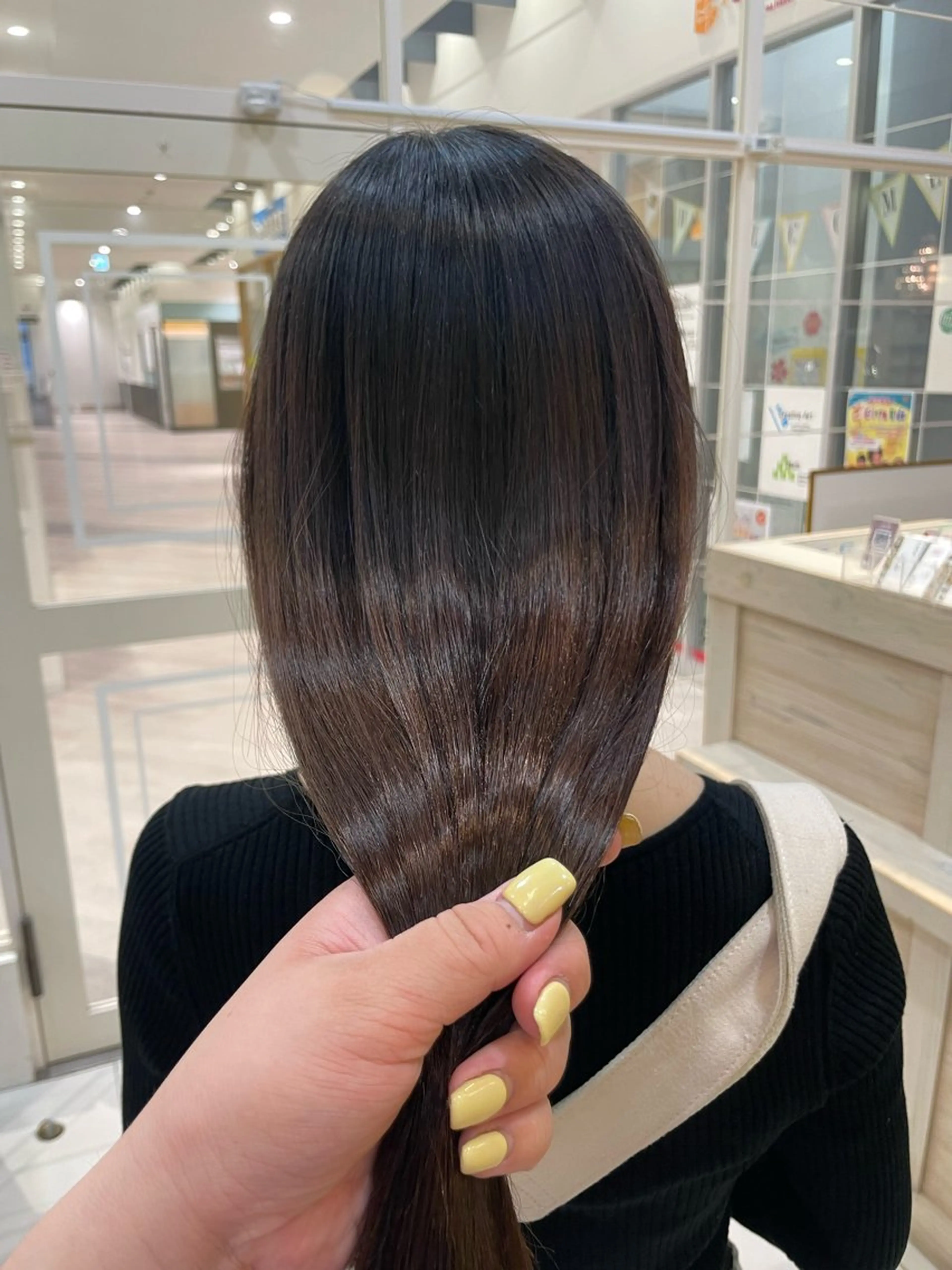 セミロング 透明感color吉田 沙羅のヘアスタイル