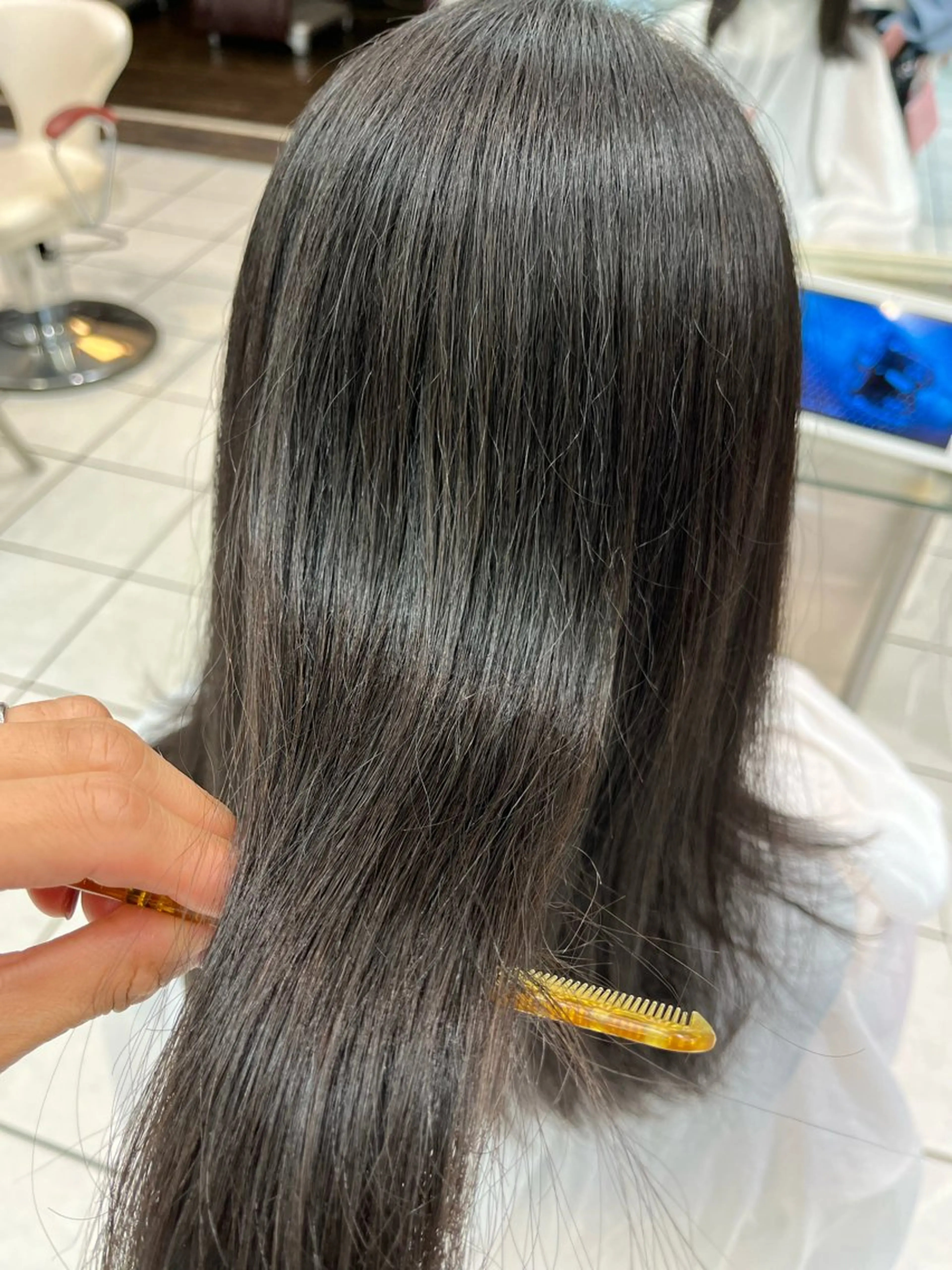 セミロング 縮毛矯正 アートディレクター 尾内 友美のヘアスタイル