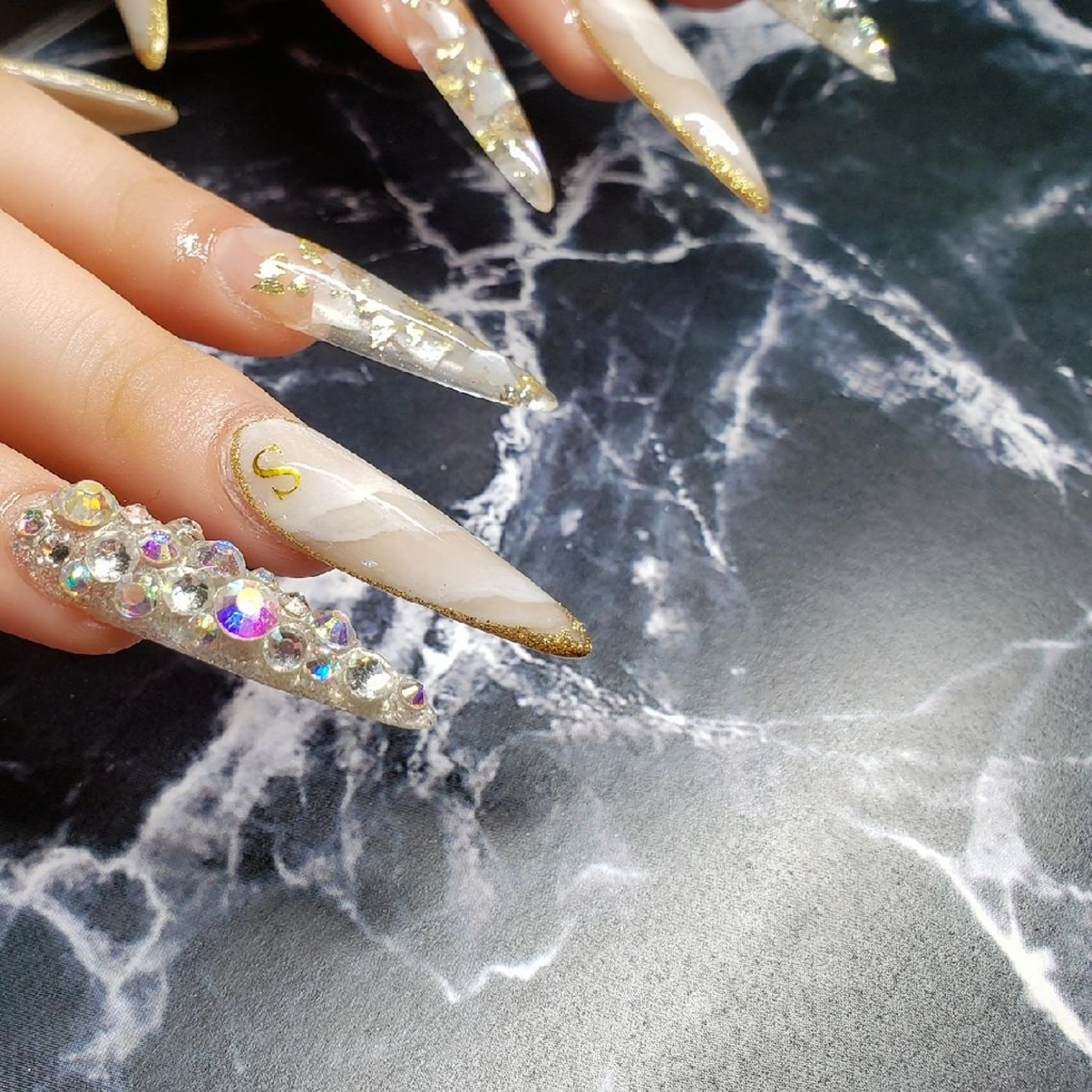 ロング ネイル ハンドネイル クロキ 。のネイルデザイン