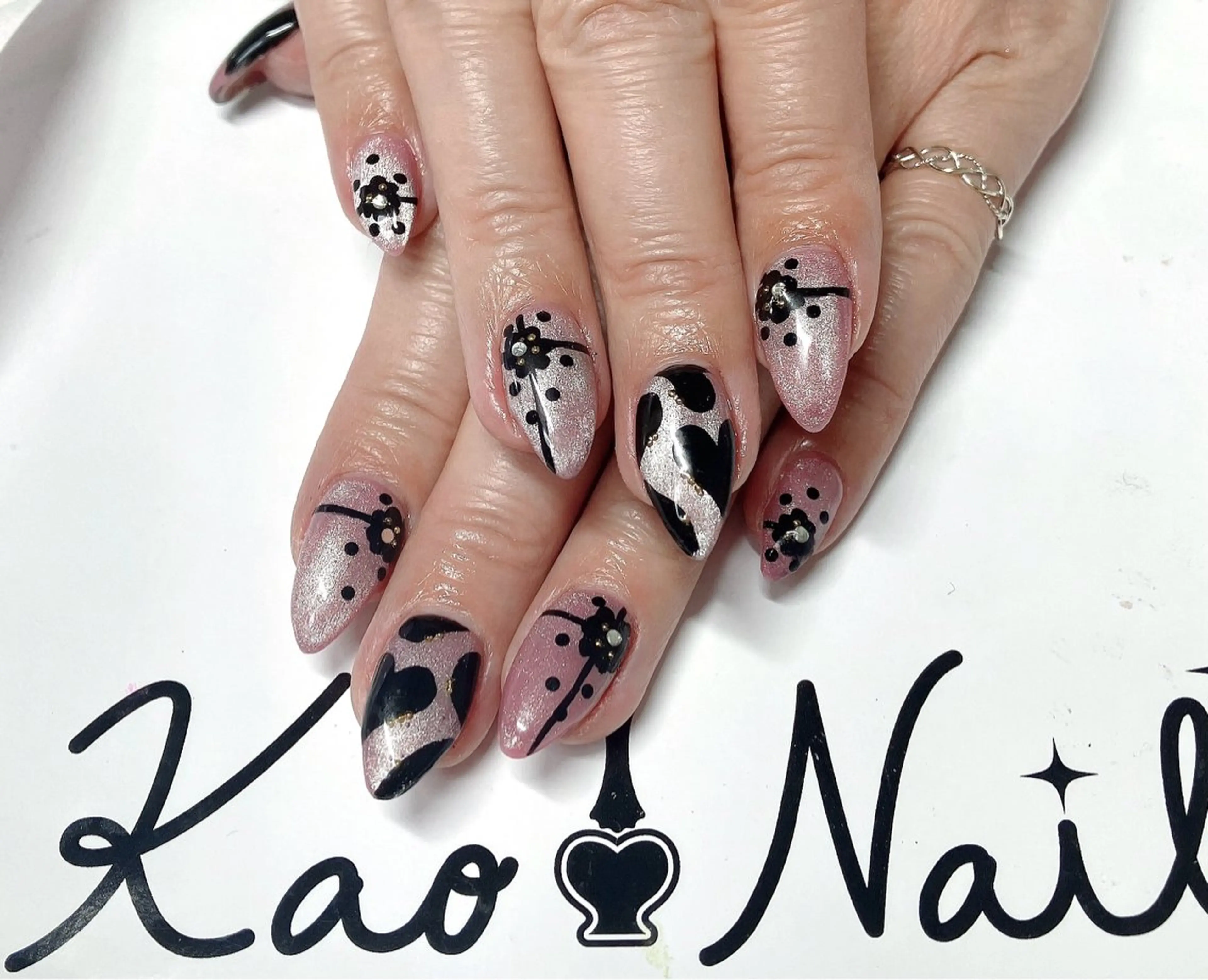 ハンドジェルネイル（アート・ストーン10粒まで込み）※オフありの写真