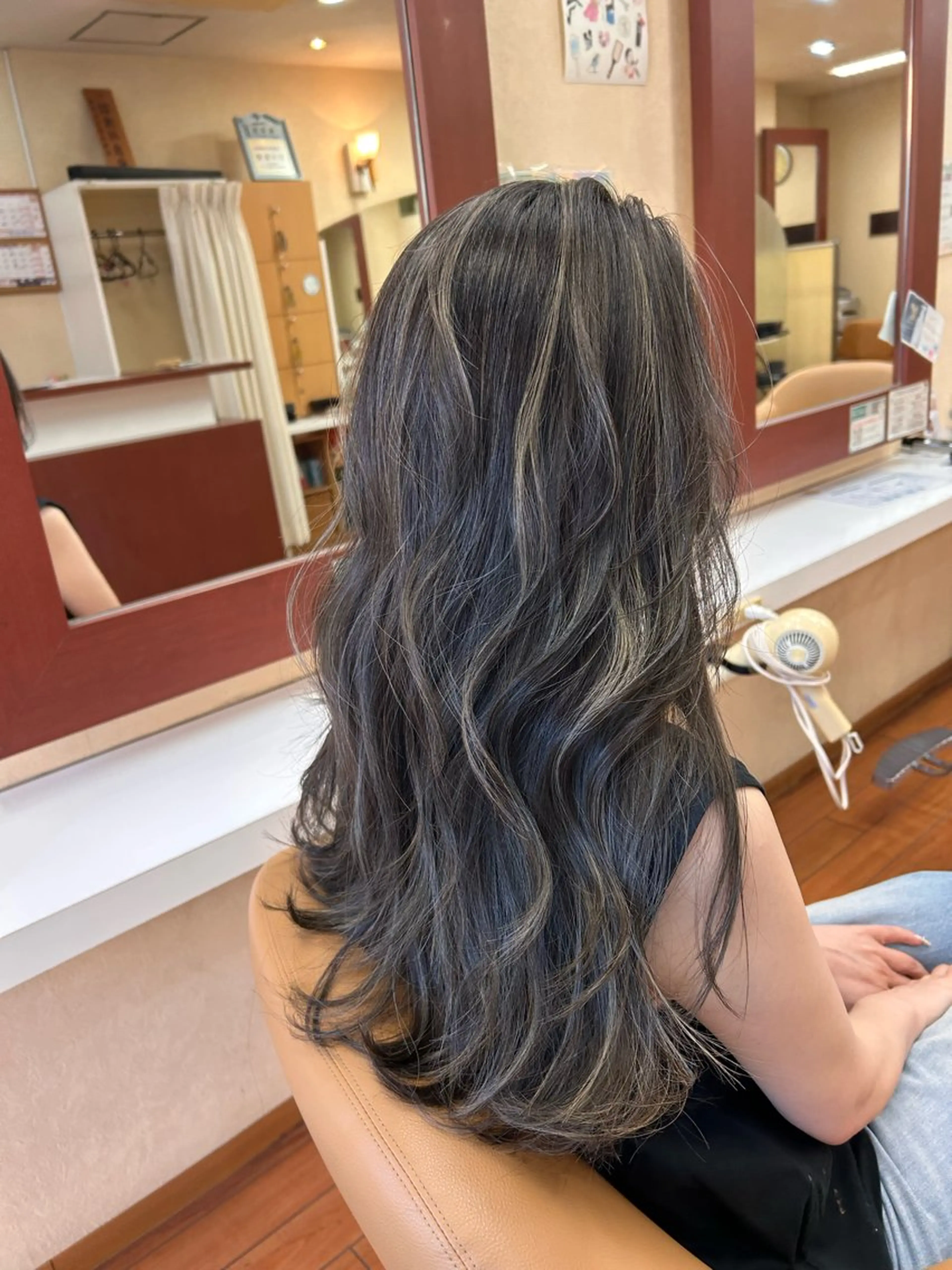 セミロング ハイライト ヘアカラー 濱川 良栄のヘアスタイル