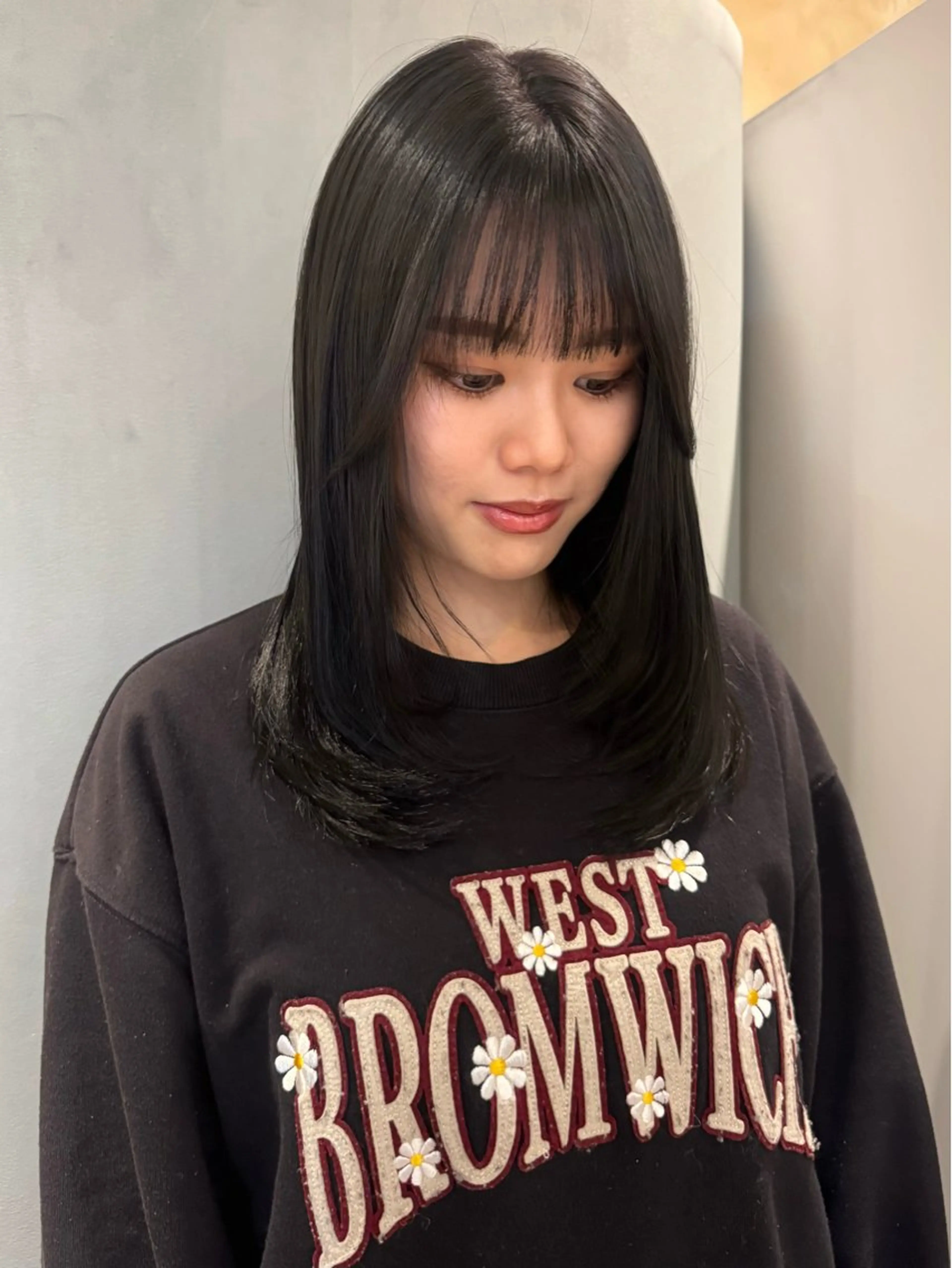 ロング カラー アッシュ アッシュグレー アッシュグレージュ 透明感カラー グレージュ カット lot Karen / 心斎橋のヘアスタイル