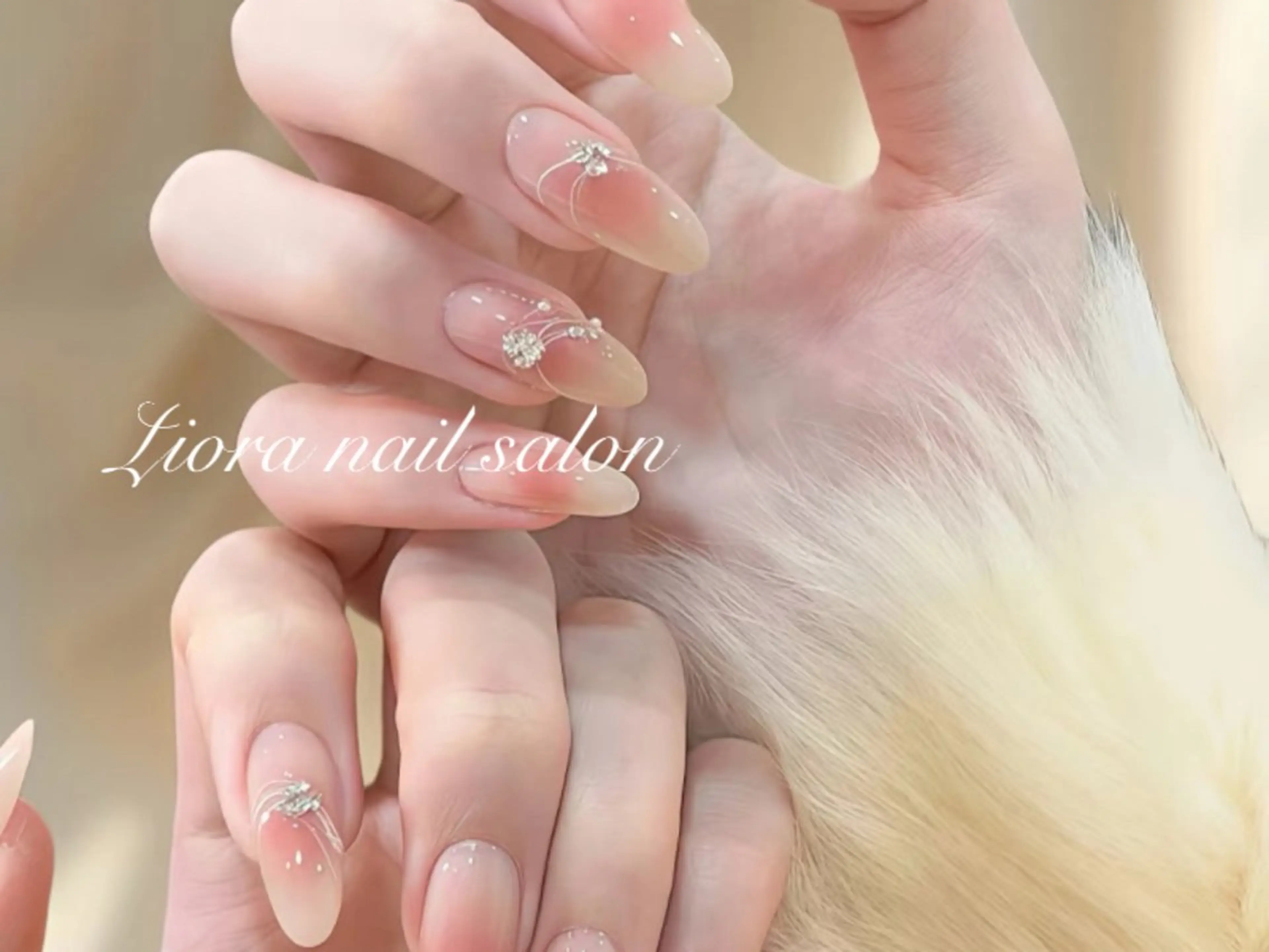 ネイル フレンチネイル ジェルネイル ガーリー グラデーション キラキラネイル ハンドネイル Liora nail 1のネイルデザイン