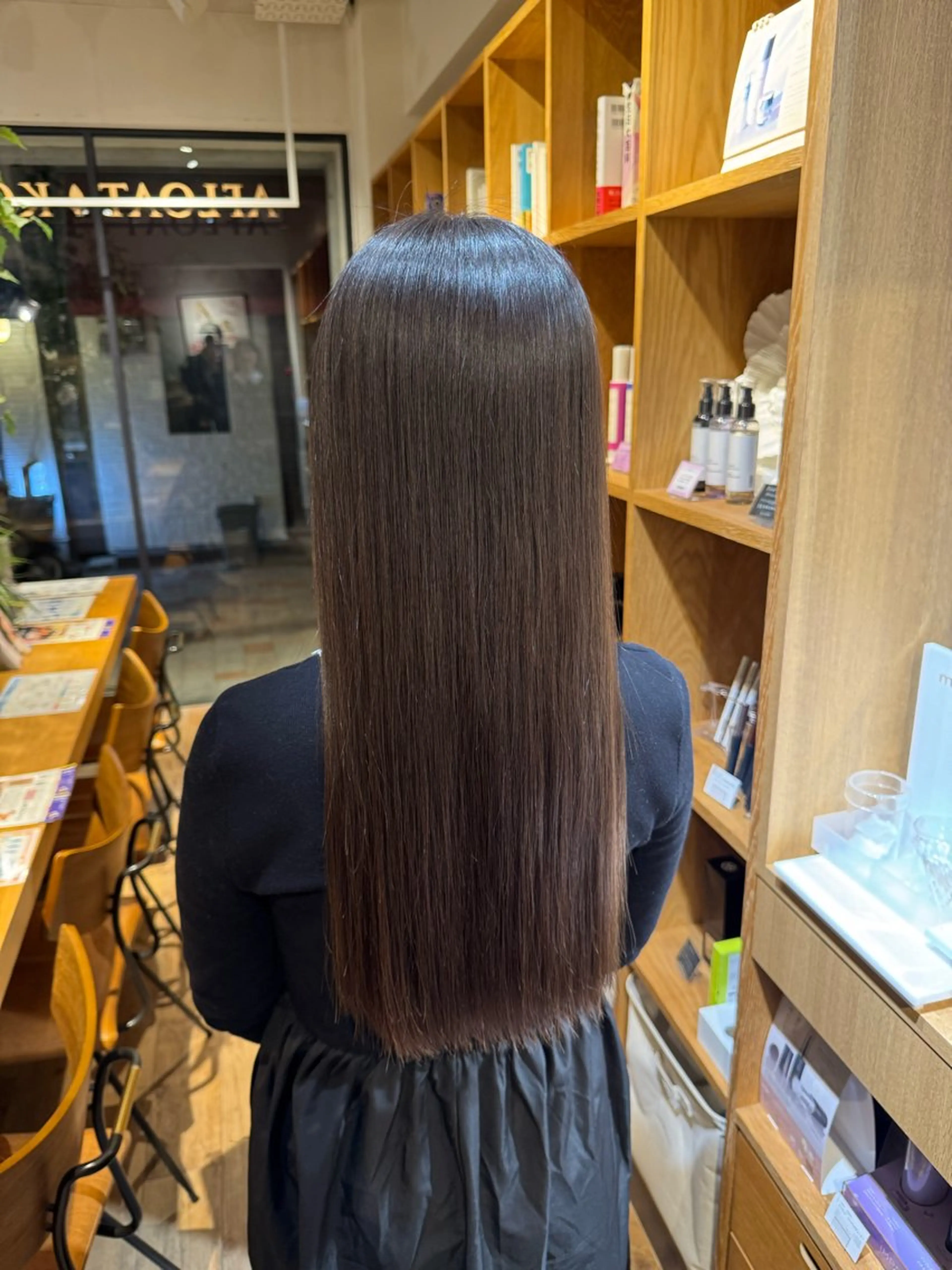 セミロング カット 縮毛矯正 トリートメント afloatkobe所属・美髪/髪質改善 川口凌弥のヘアスタイル