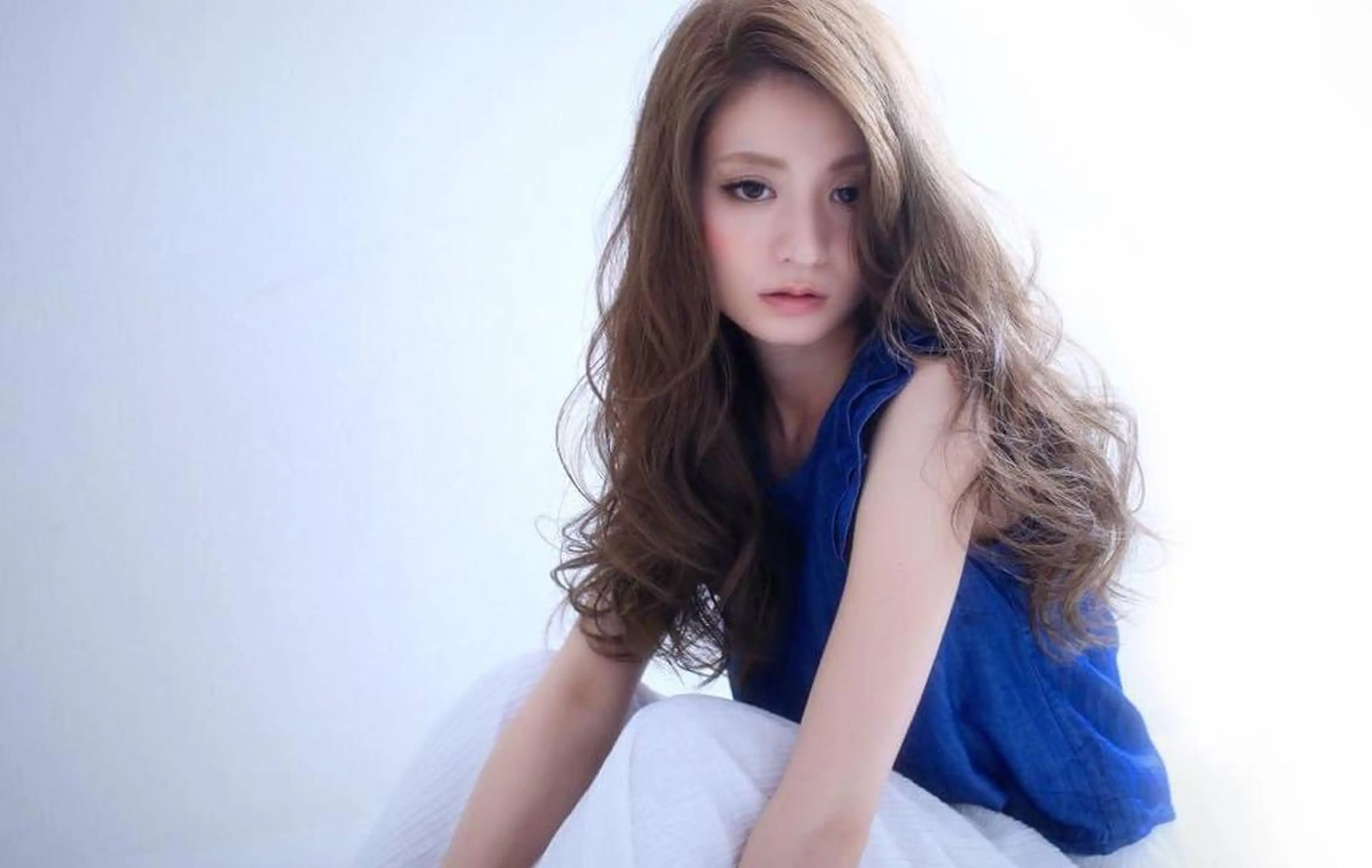 ロング カラー アッシュ ベージュカラー 縞田 健一のヘアスタイル