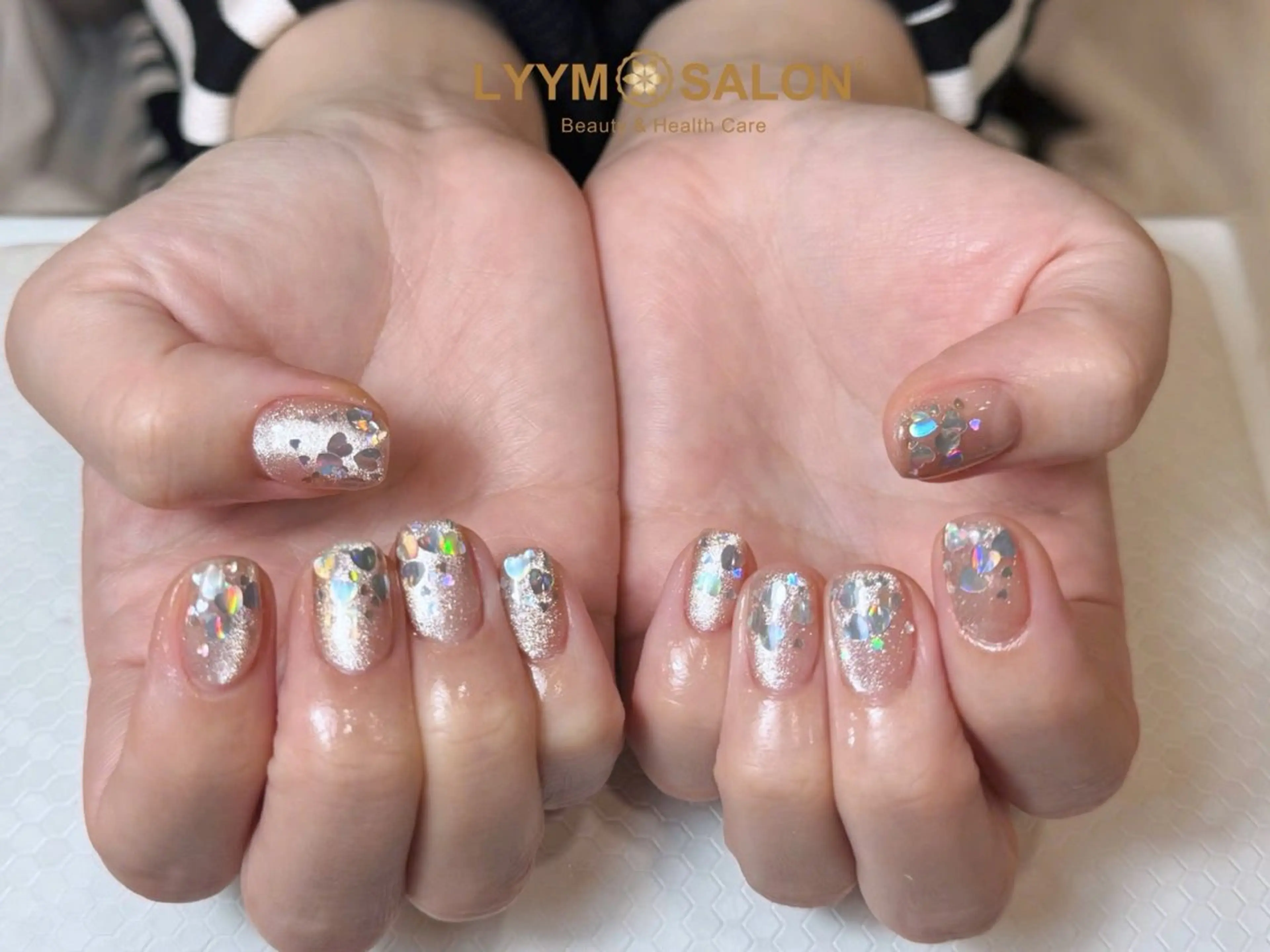 ネイル オーロラネイル ラメ(グリッター) シンプルネイル ハンドネイル ハンドケア LYYM Salonのネイルデザイン