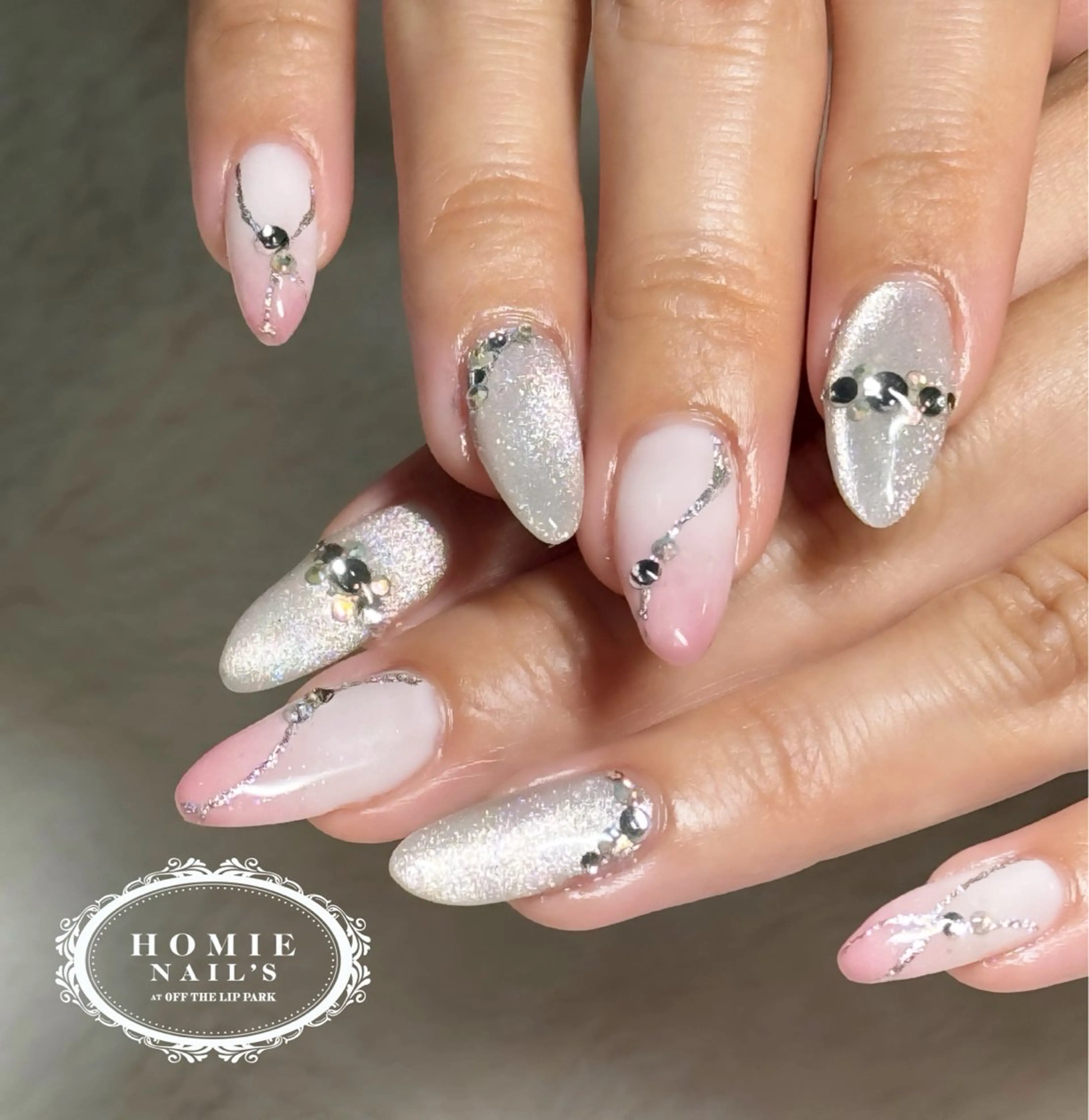 ネイル アートネイル キラキラネイル オフザリップパーク Asamiのネイルデザイン