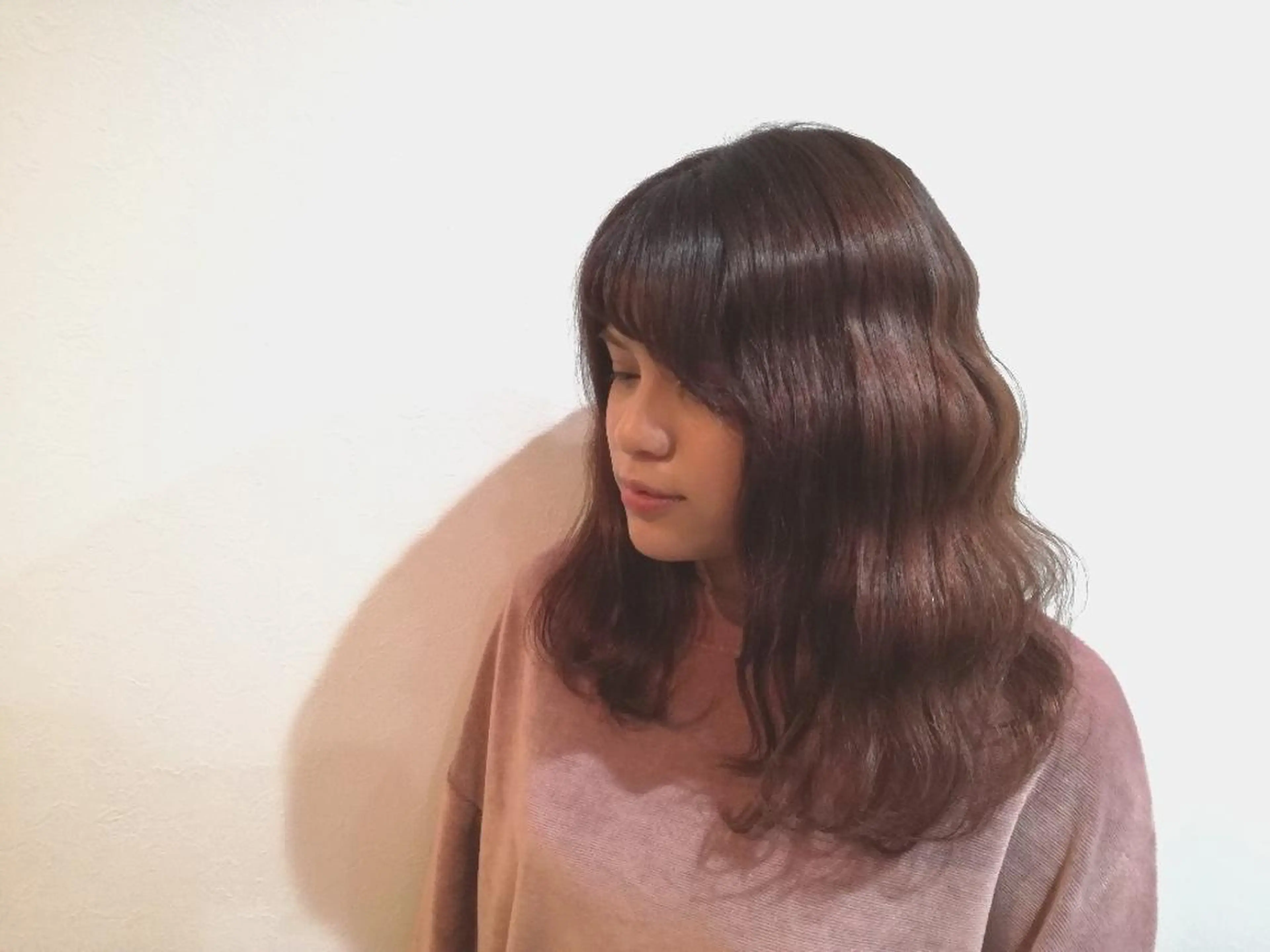 カラー セミロング 佐藤 美咲のヘアスタイル