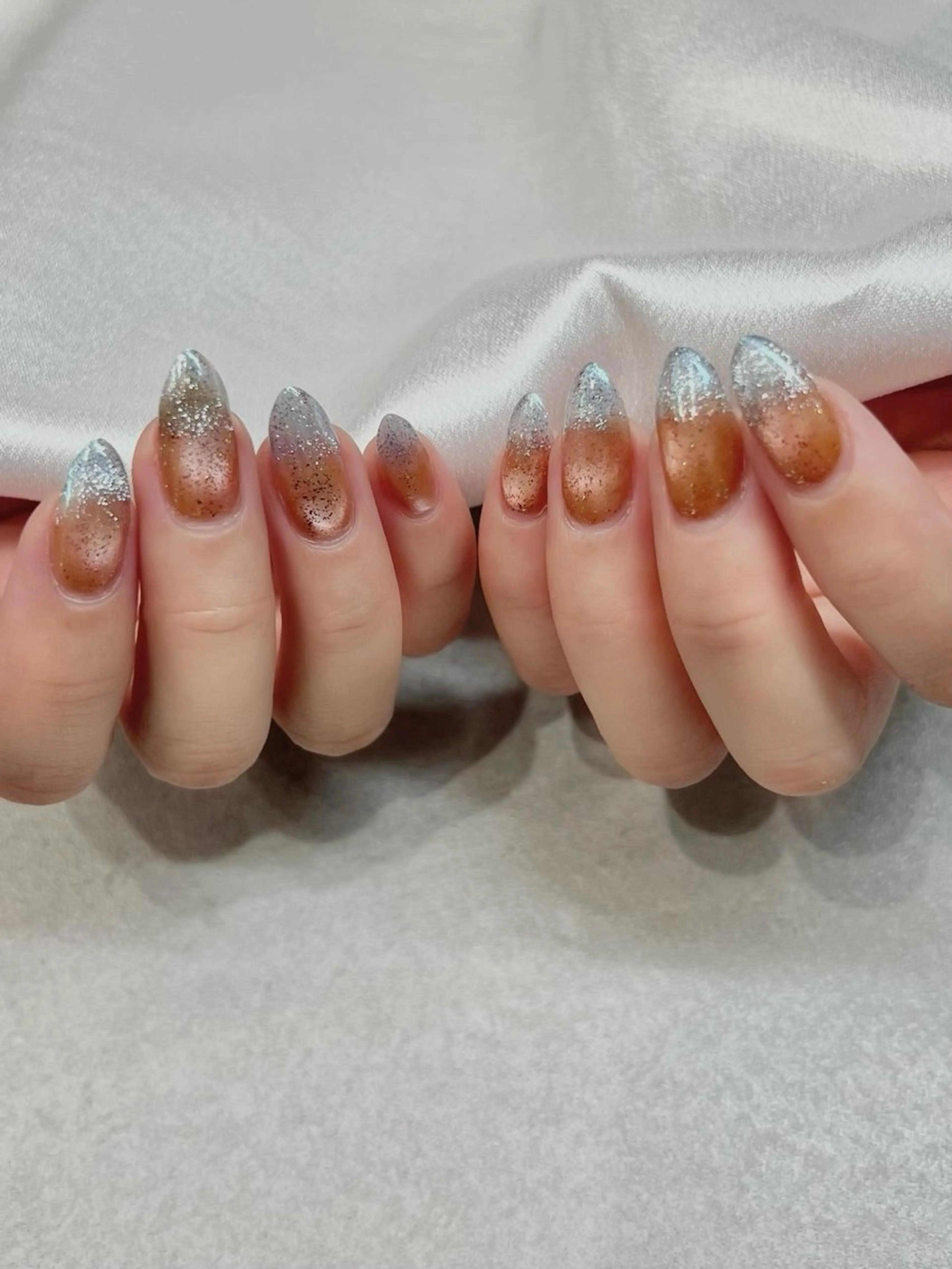 ネイル ブルー グラデーション マグネットネイル オレンジ ハンドネイル énu natsukiのネイルデザイン