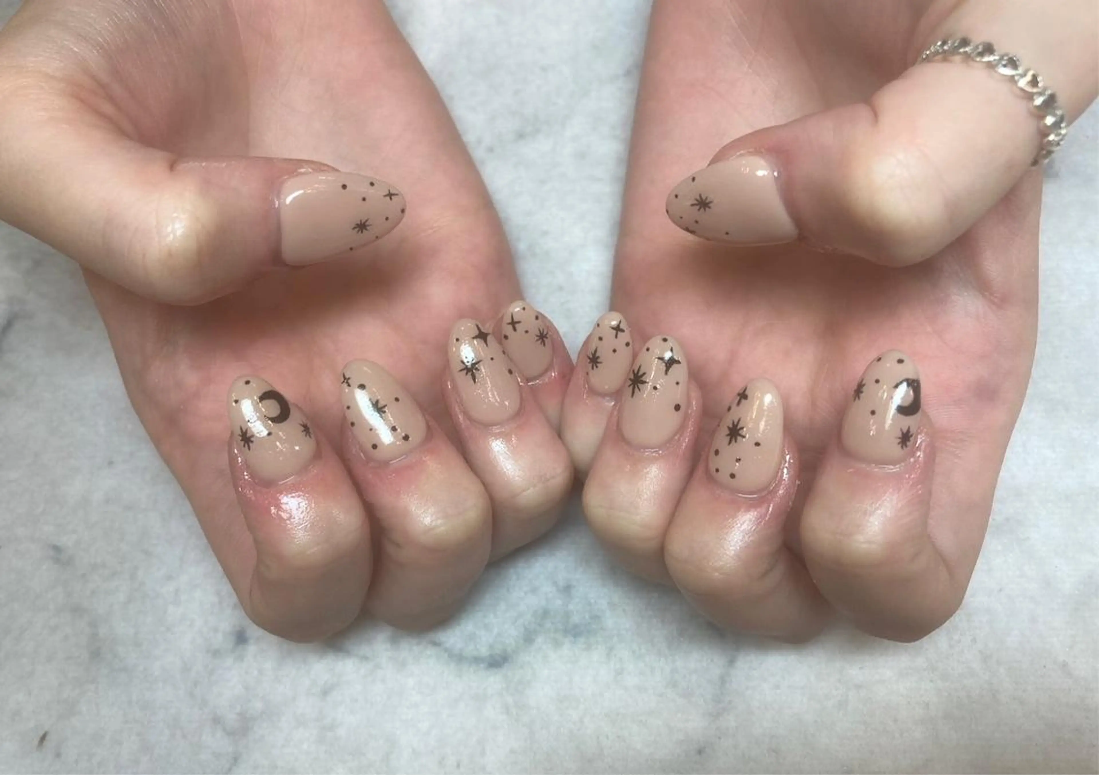 ネイル ネイルリボン 受付スタッフのネイルデザイン