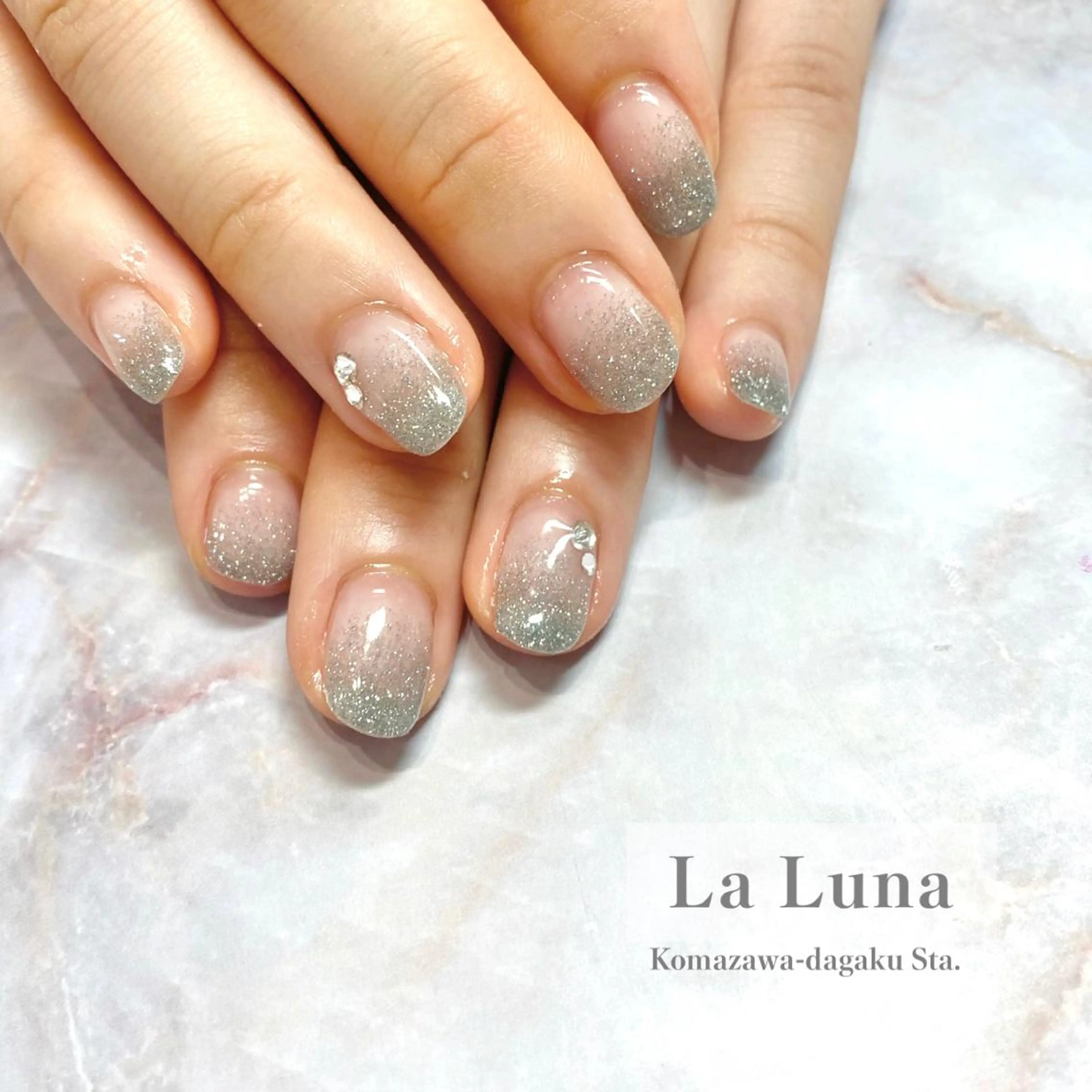 ネイル フラッシュネイル ラメ(グリッター) ラメグラデーション ＬａＬｕｎａ🌙 natsukiのネイルデザイン