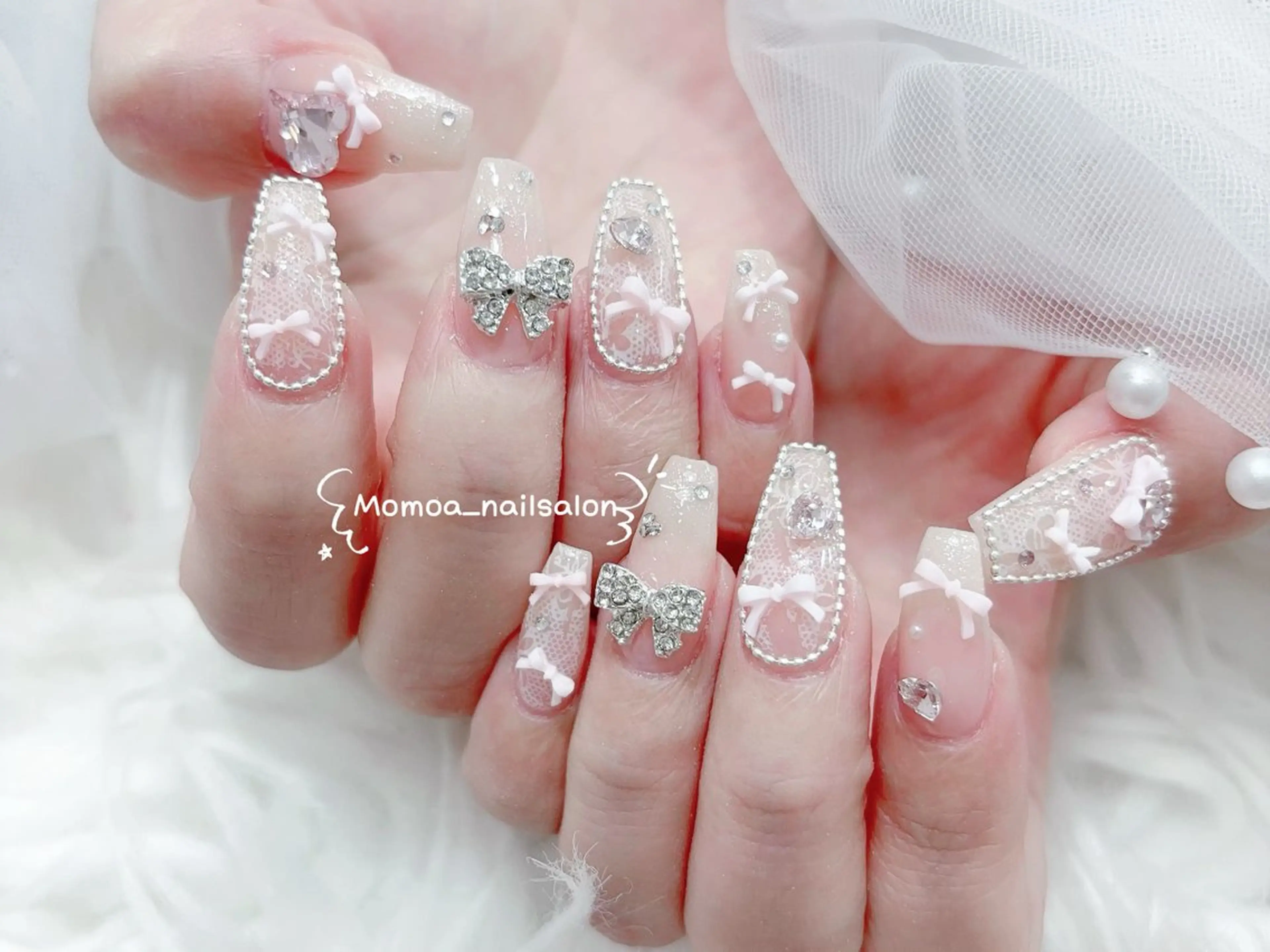 ネイル 成人式 ロングネイル マグネットネイル 大理石ネイル(マーブル) リボン ハンドネイル MoMoA Nail ネイル長さ出し専門店のネイルデザイン