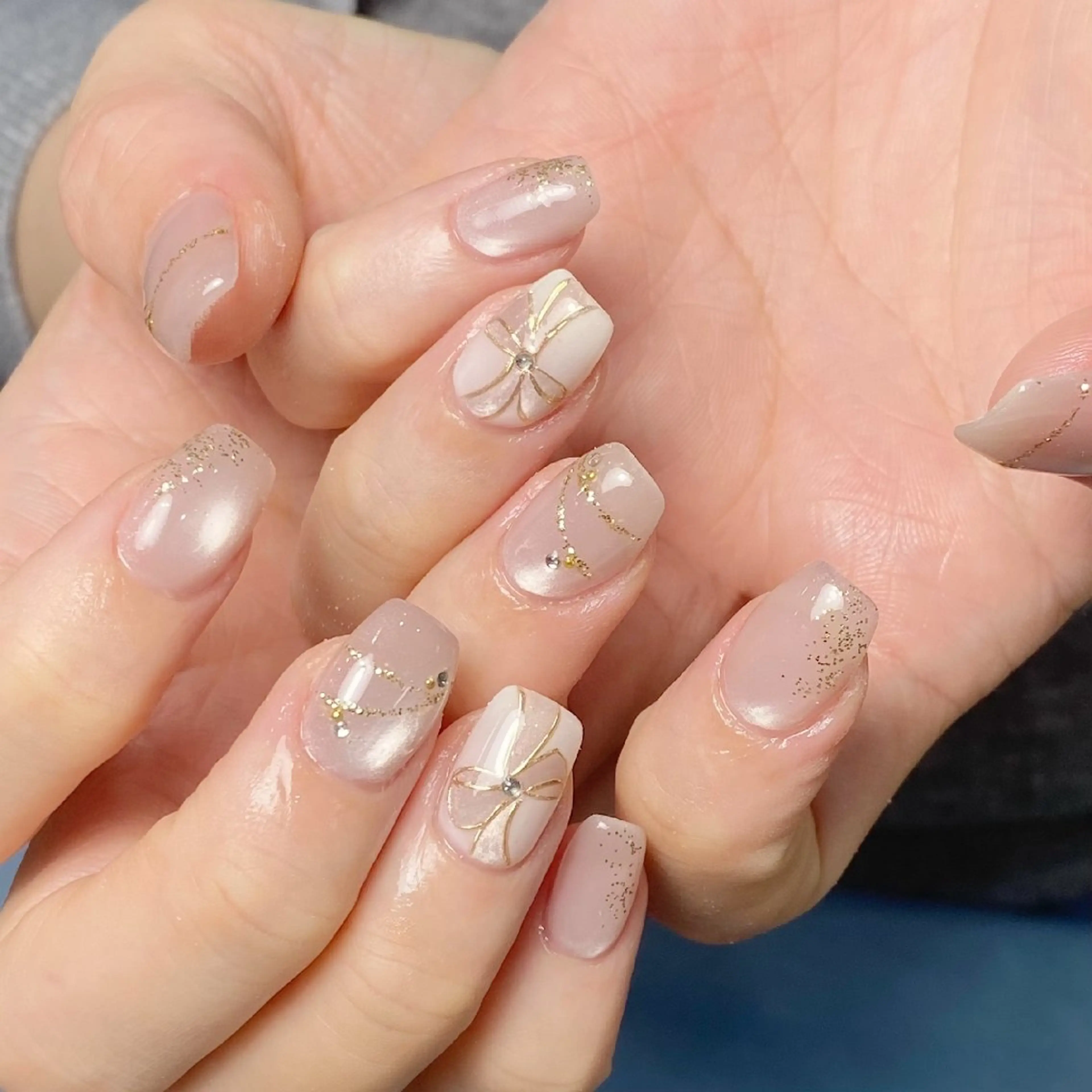 ネイル チークネイル フレンチネイル ジェルネイル ガーリー キラキラネイル ハンドネイル UM Nail Salonのネイルデザイン