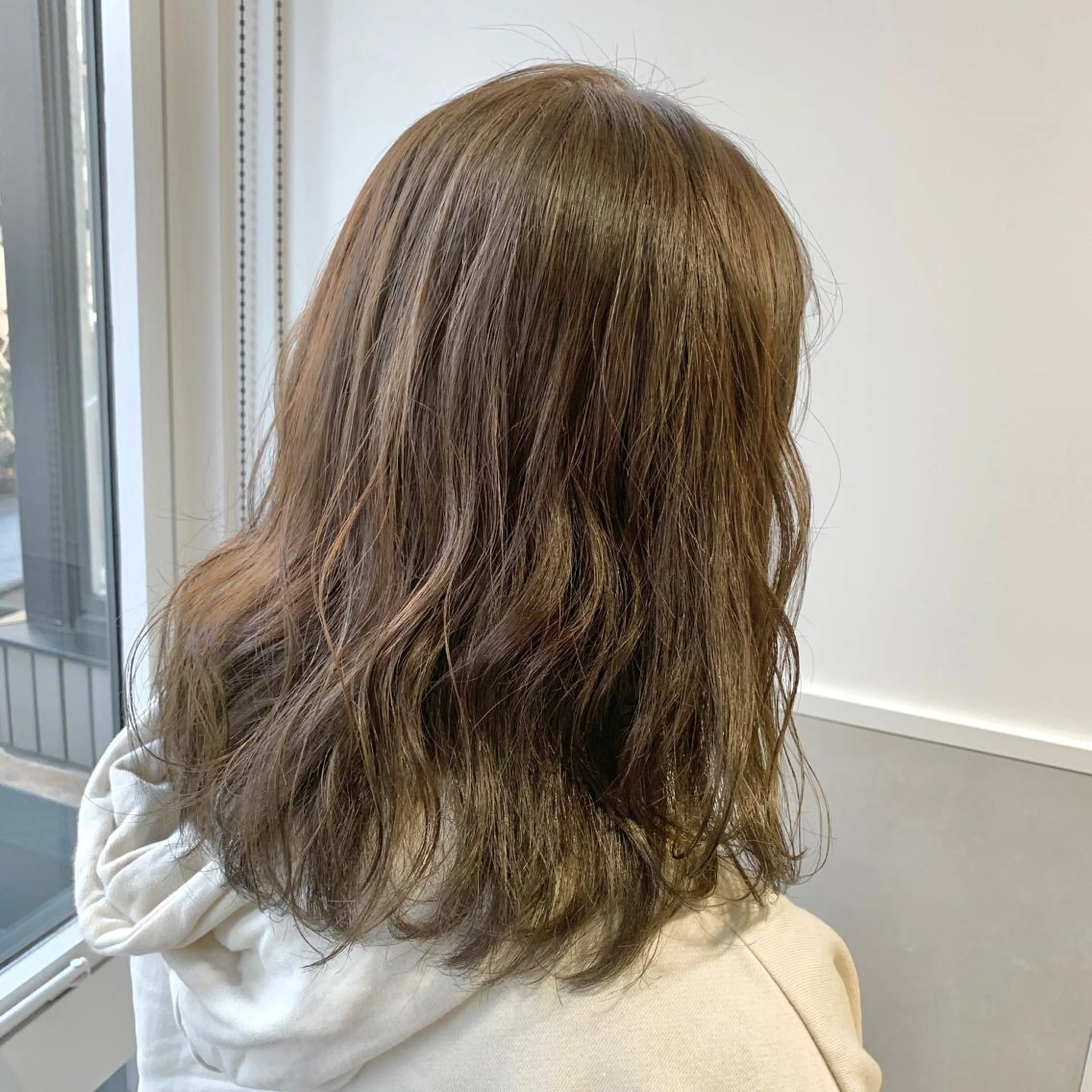 セミロング カラー ヘアアレンジ 髪質改善period.所属・いしかわまい🎀 髪質改善特価サロンのヘアスタイル