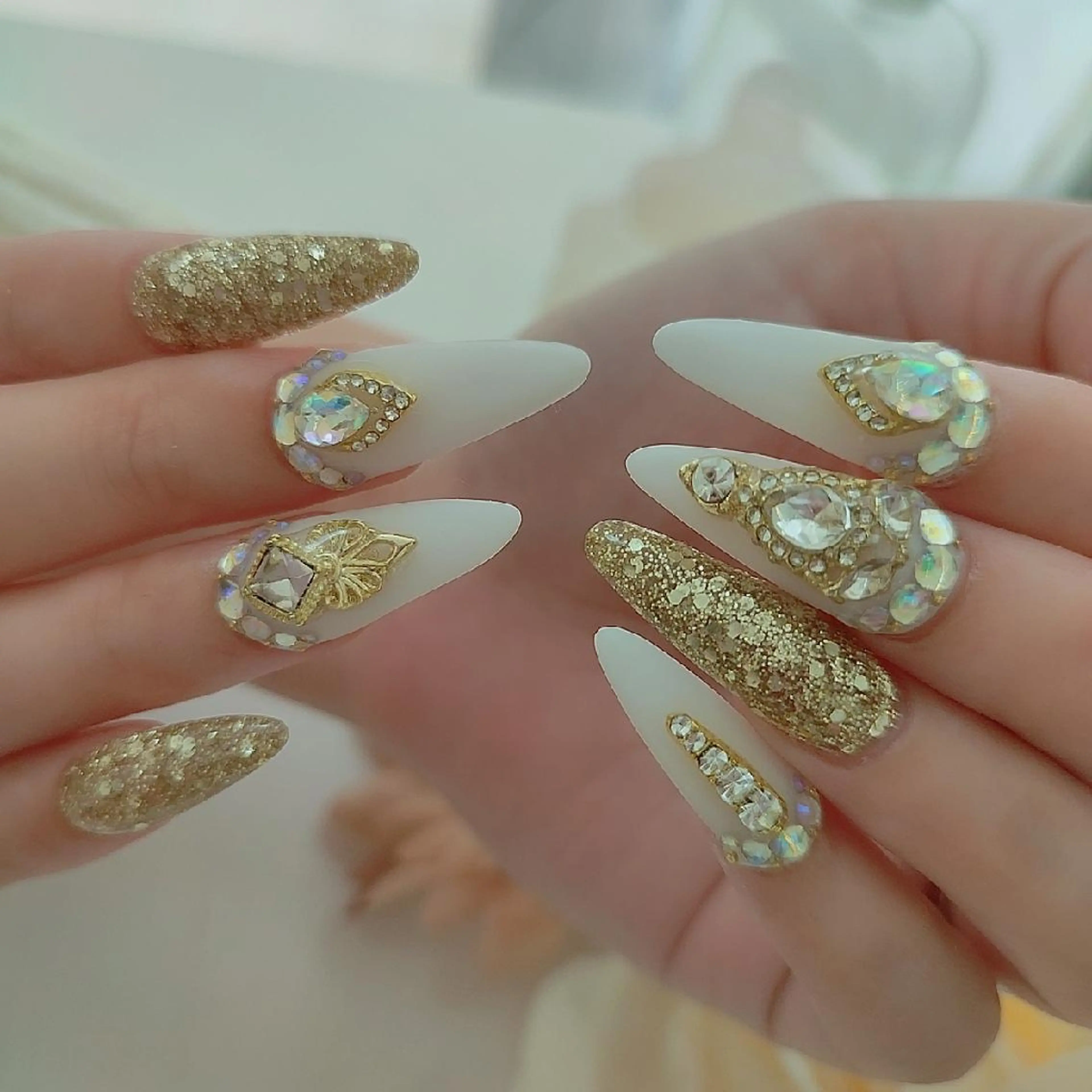 ネイル ハンドネイル RUNWAY 　　の眉毛・アイブロウイメージ