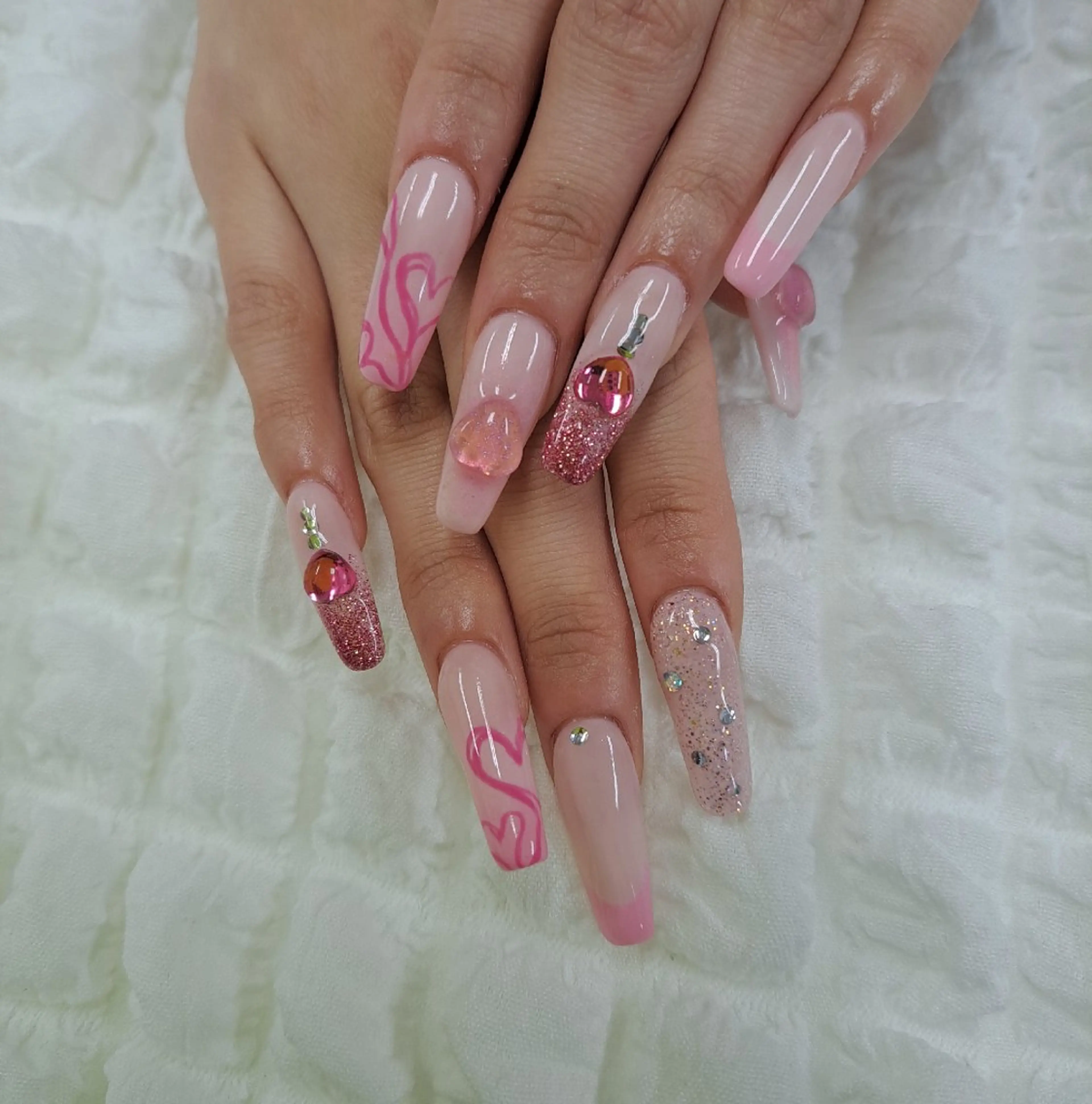 ネイル チークネイル フレンチネイル ジェルネイル ガーリー ハート 河野ちえ (雑誌掲載サロン)のネイルデザイン