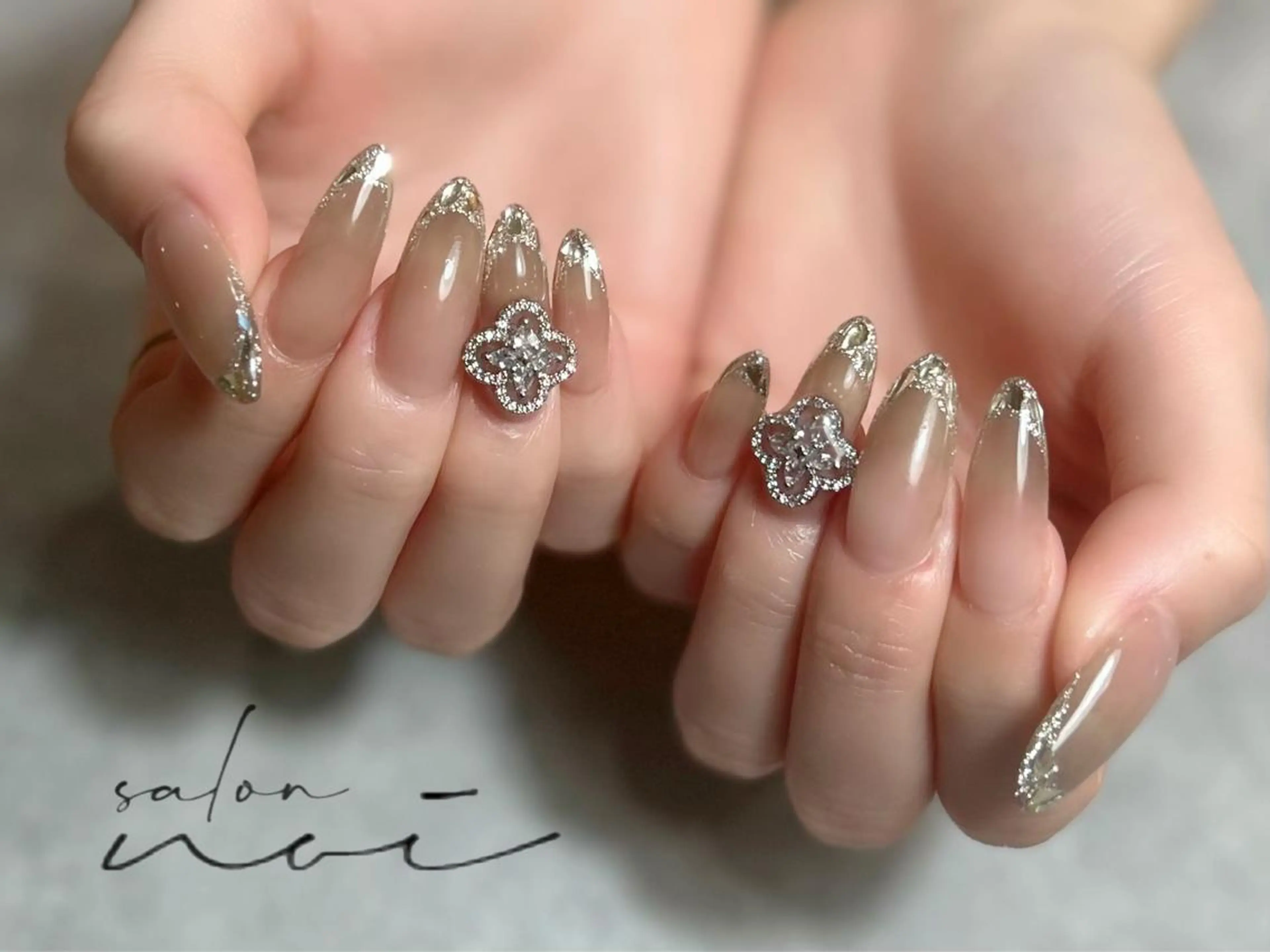 ネイル フレンチネイル ガラスフレンチ ハンドネイル salon noi所属・salon noiのネイルデザイン