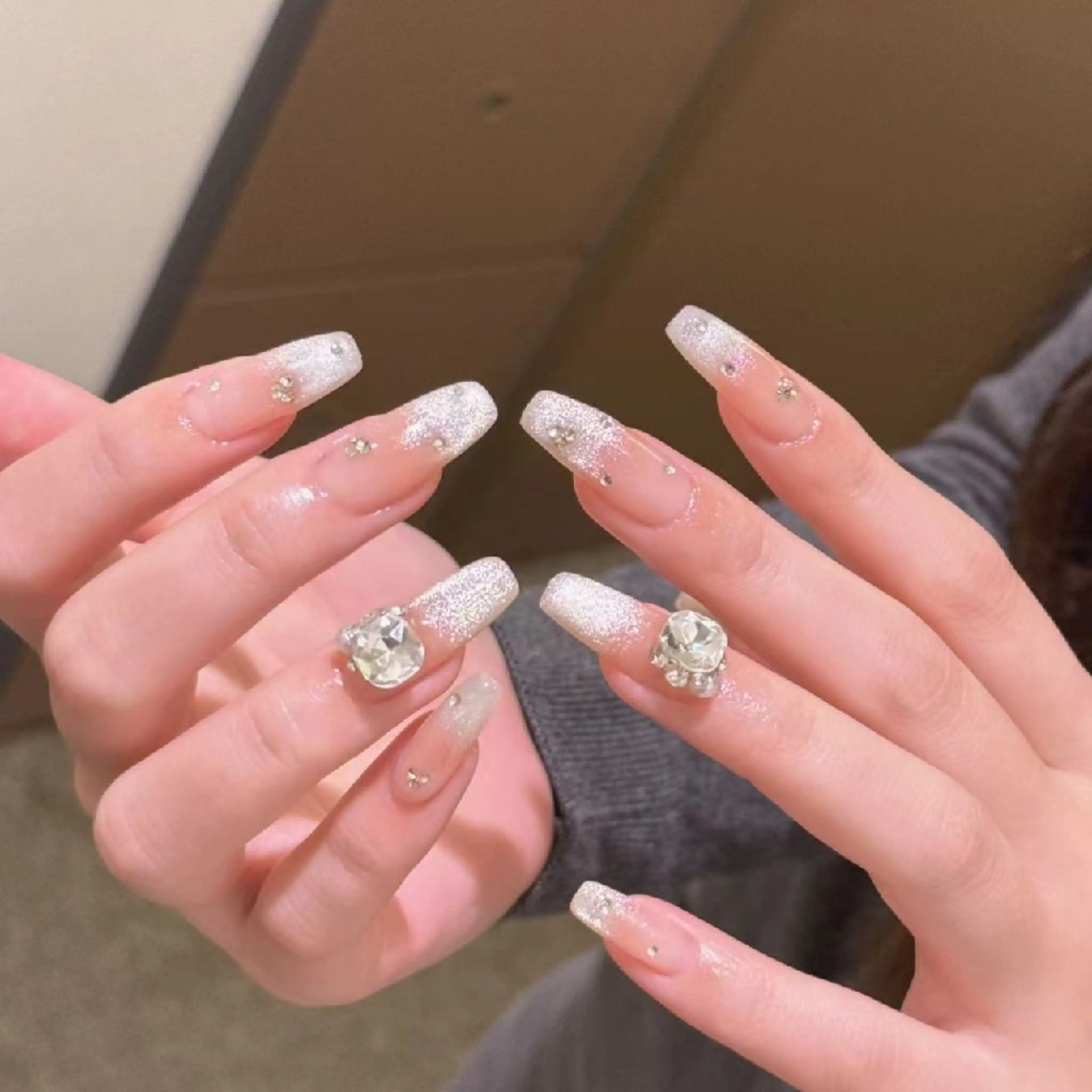 ネイル ハンドネイル グロー ネイルのネイルデザイン